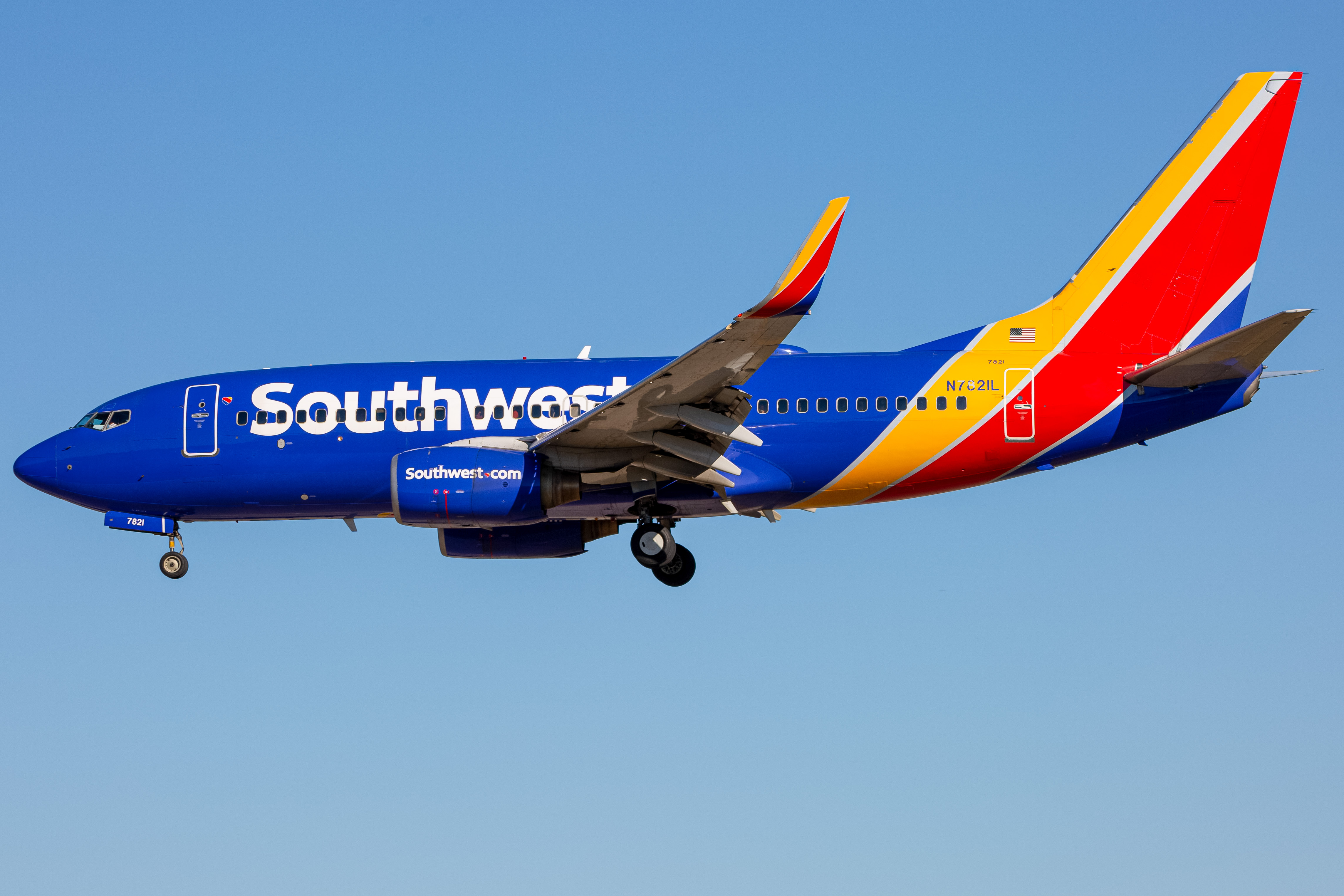 Full size: Southwest Airlines Boeing 737-700 N7821L at Baltimore/Washington International Thurgood Marshall Airport