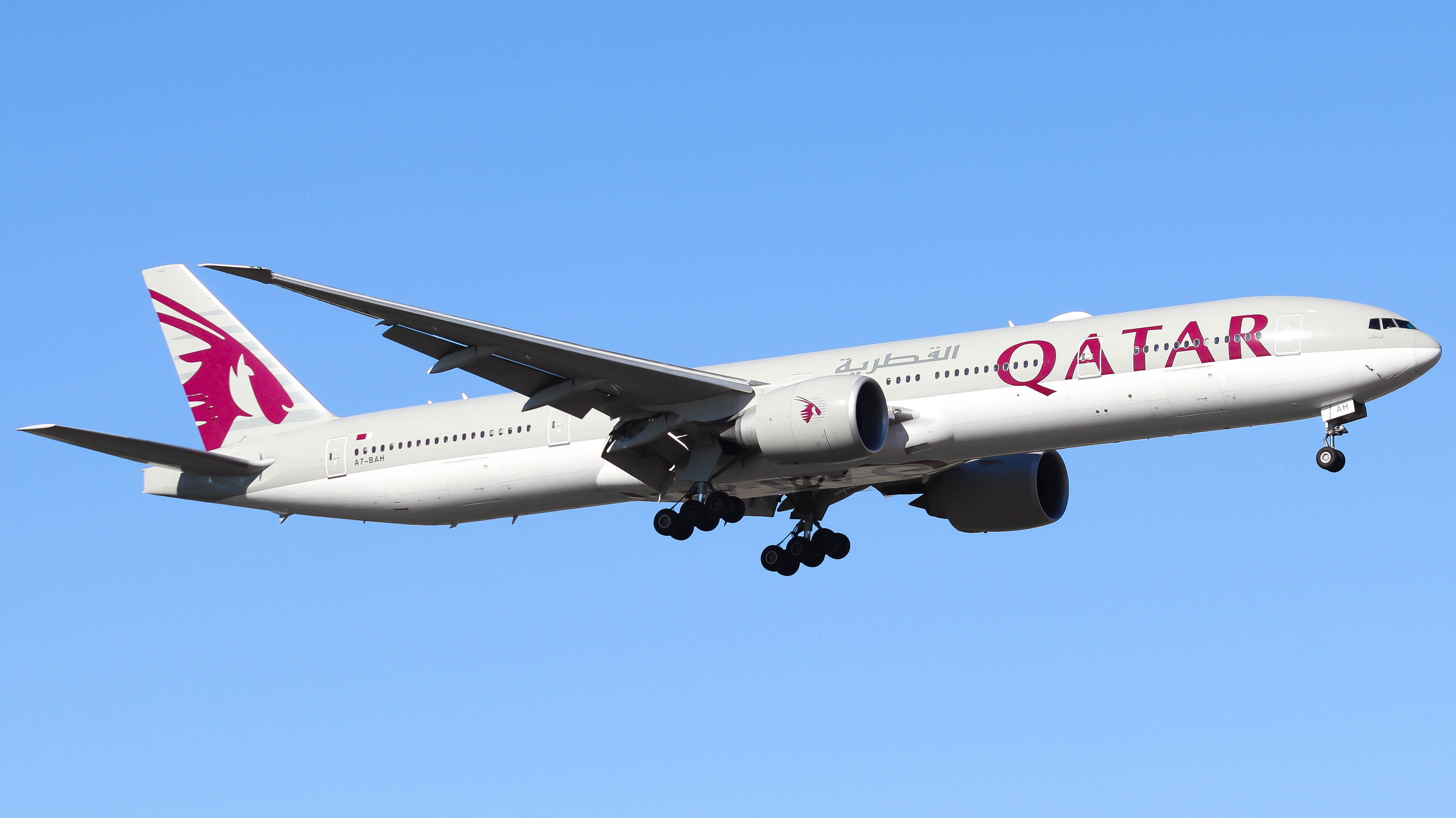 Full size: Qatar Airways Boeing 777-300ER A7-BAH at Melbourne Airport