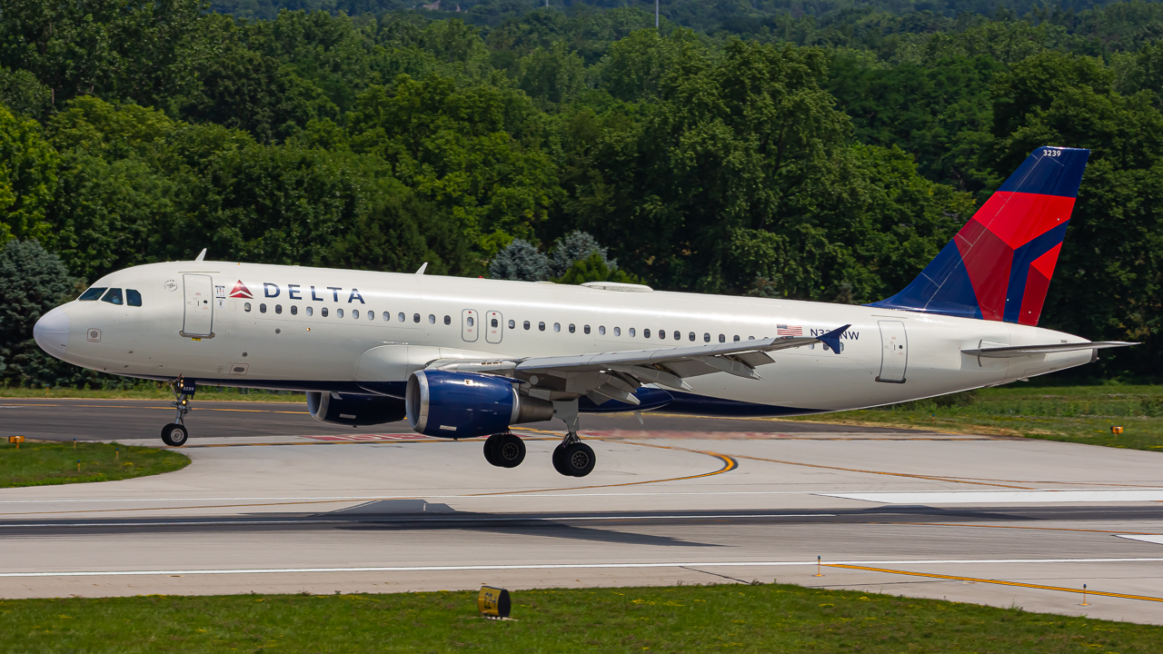 Full size: Delta Airlines Airbus A320 N339NW at John Glenn Columbus International Airport