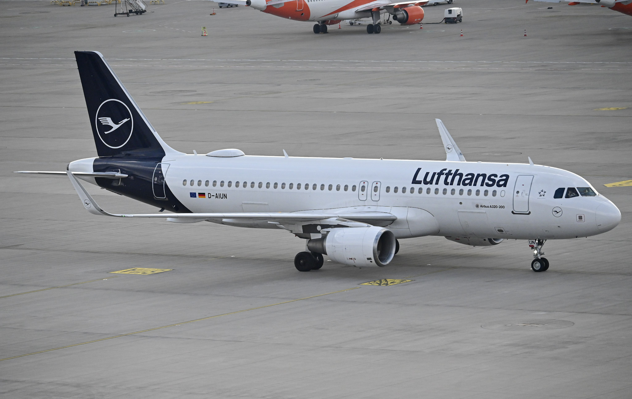 Full size: Lufthansa Airbus A320 D-AIUN at Berlin Brandenburg Airport