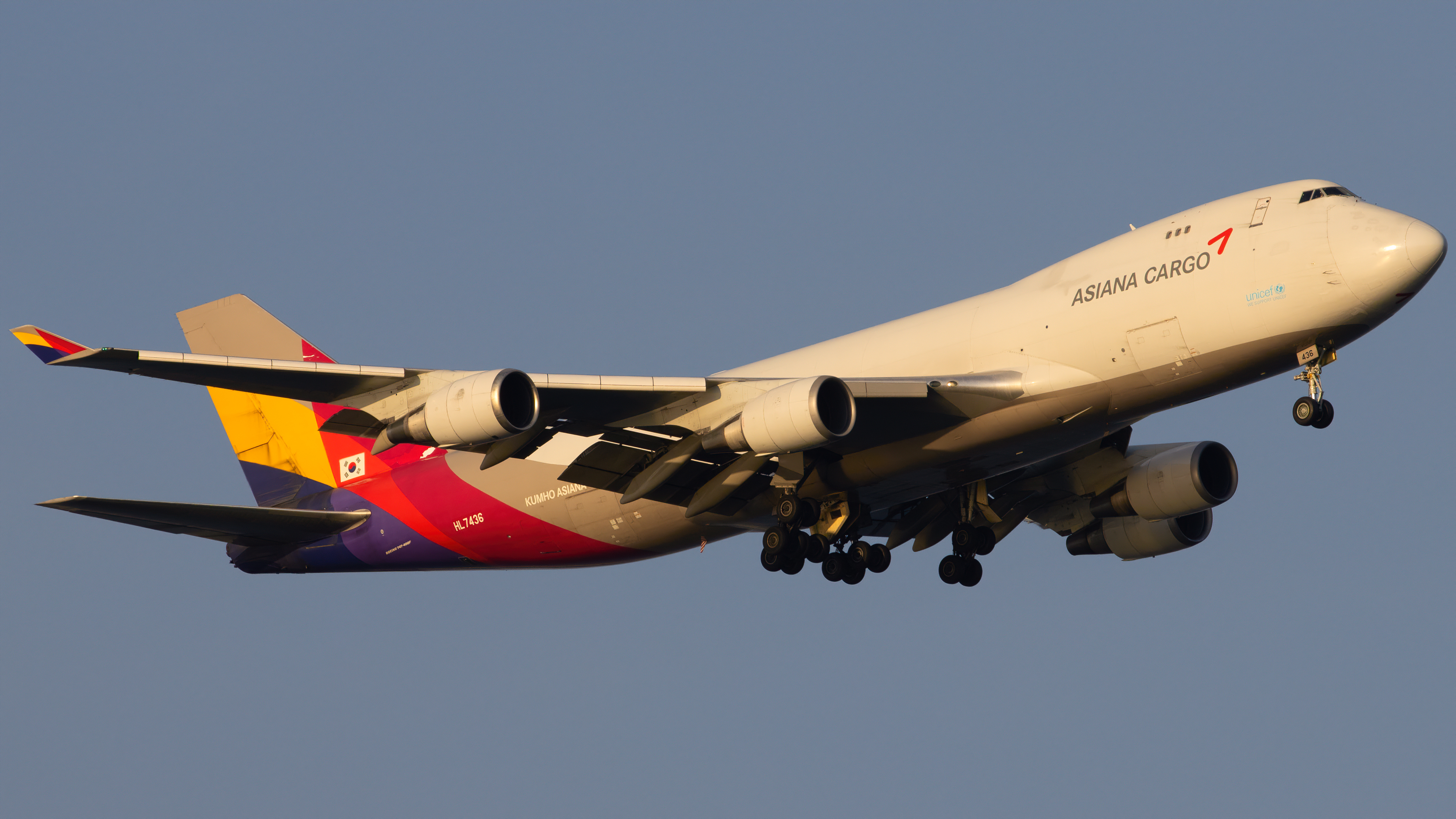 Full size: Asiana Cargo Boeing 747-400 HL7436 at Singapore-Changi Airport