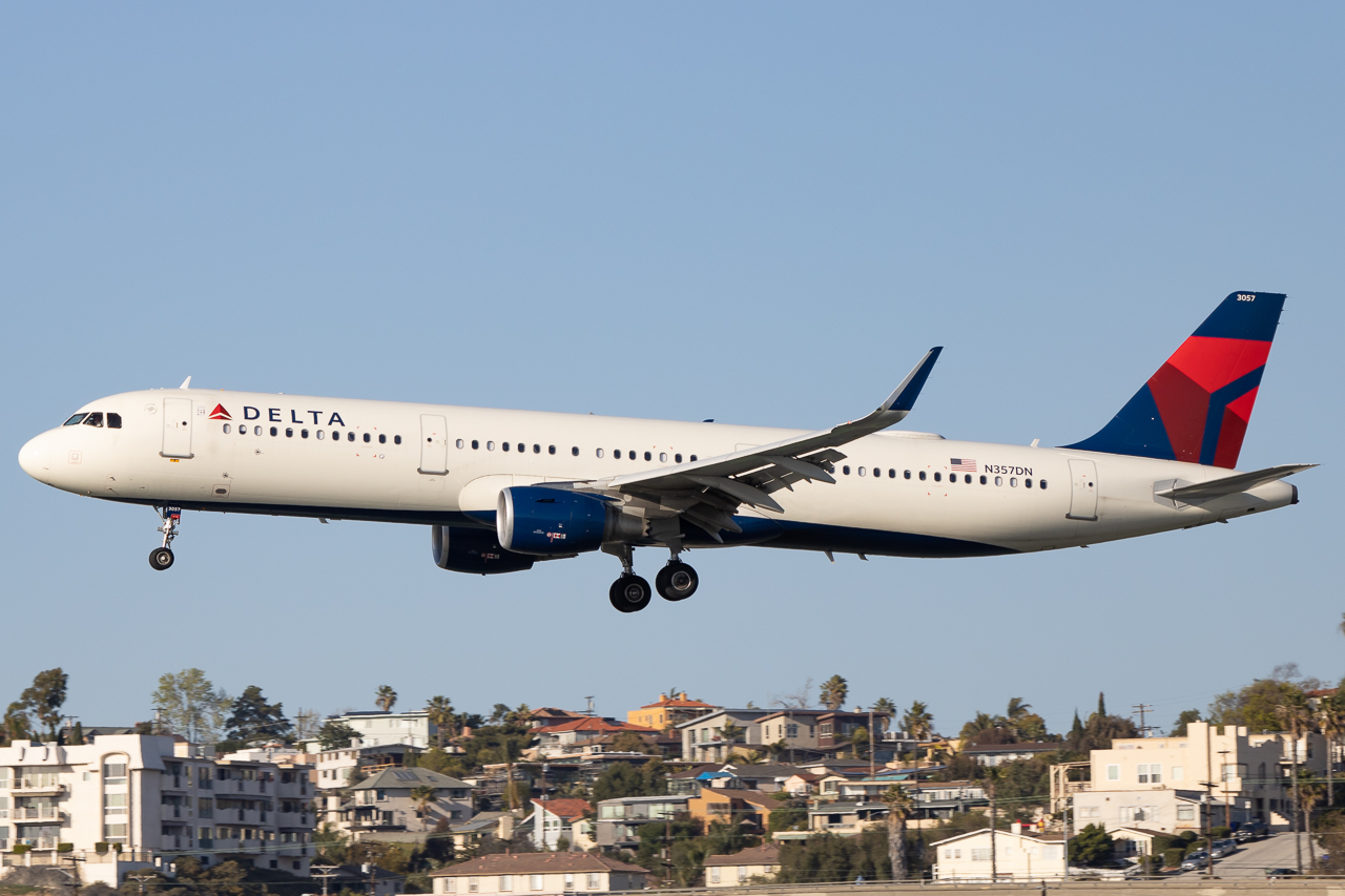 Full size: Delta Airlines Airbus A321-200 N357DN at San Diego International Airport