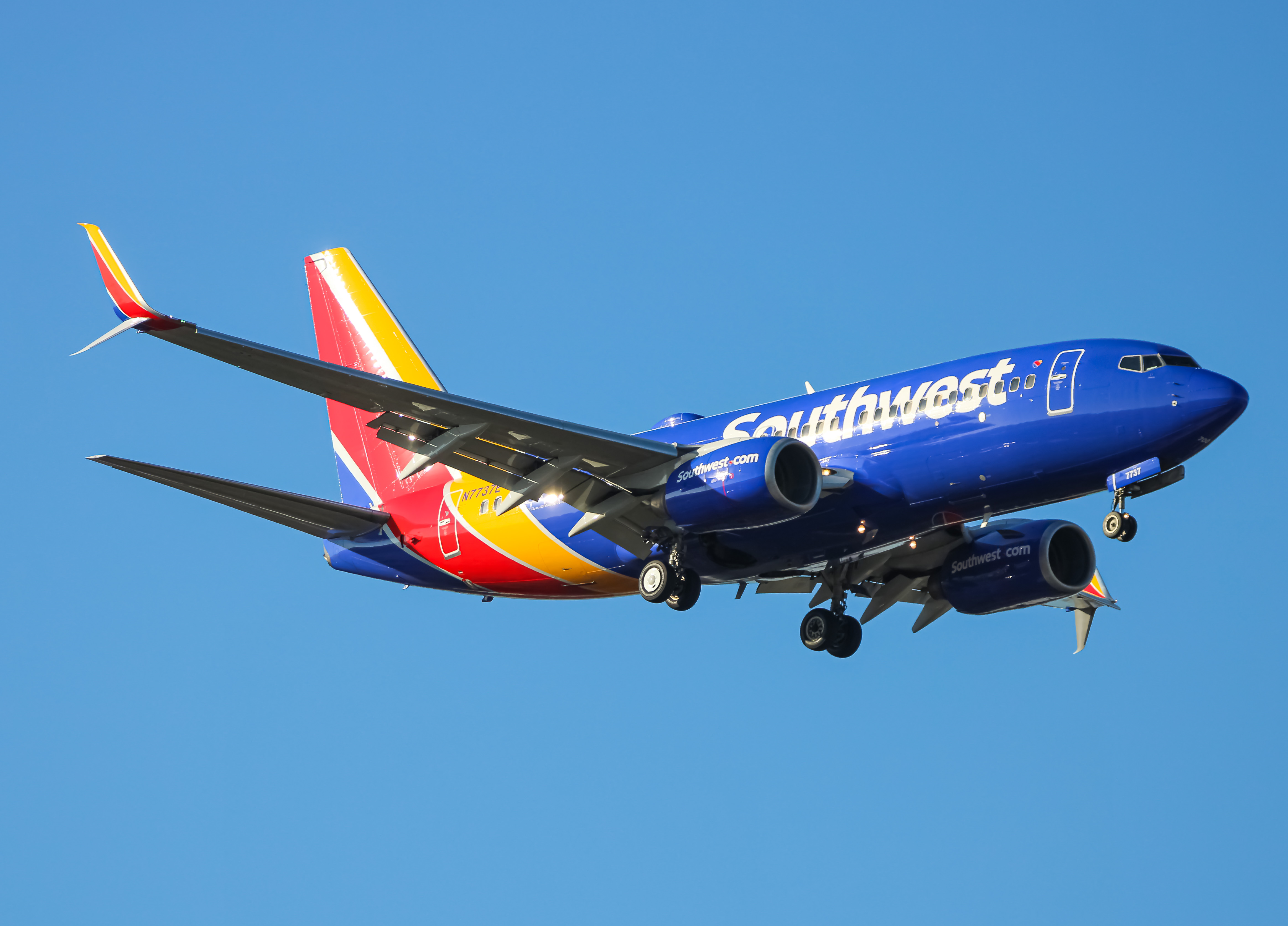Full size: Southwest Airlines Boeing 737-700 N7737E at Baltimore/Washington International Thurgood Marshall Airport