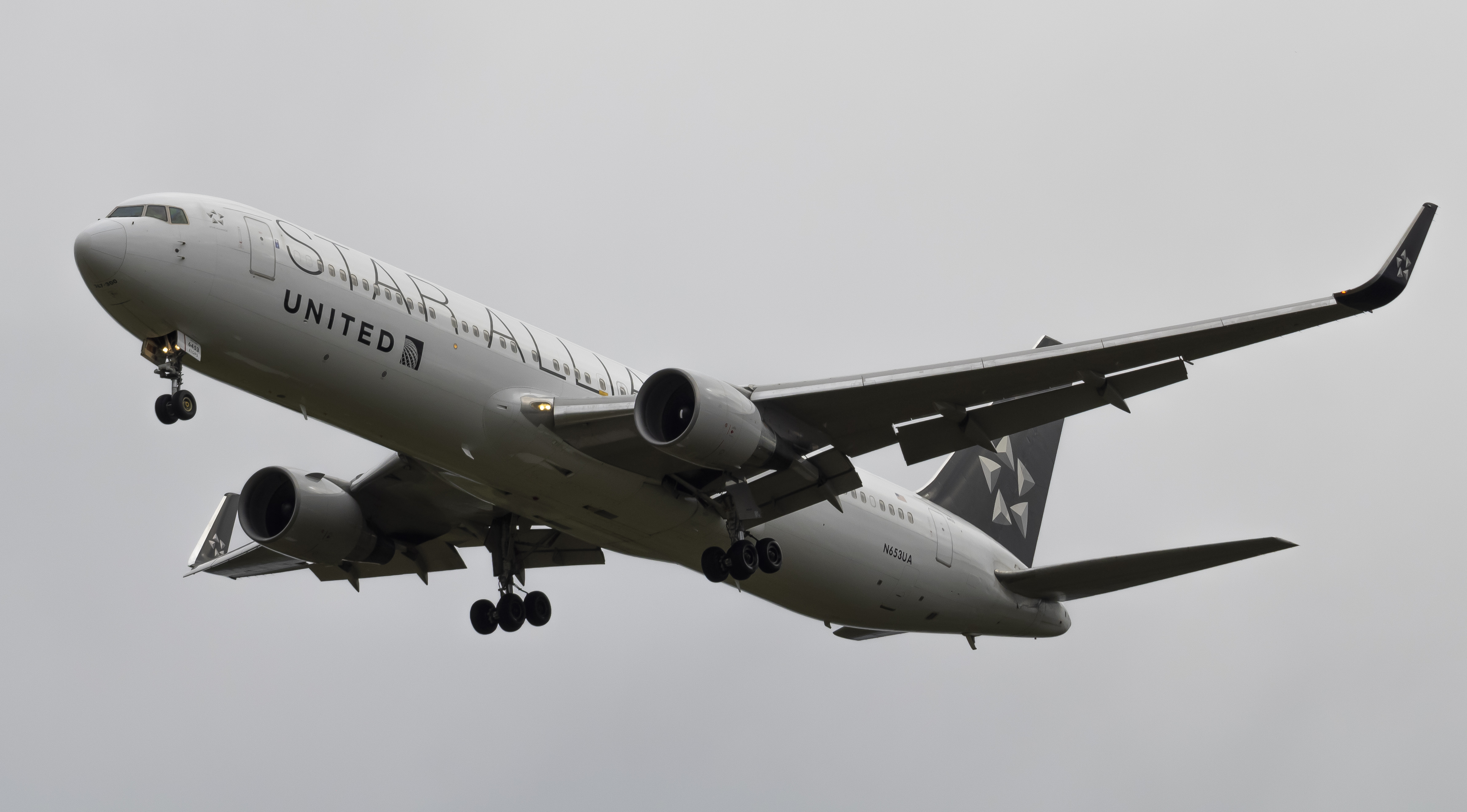 Full size: United Airlines Boeing 767-300ER N653UA at Washington Dulles International Airport