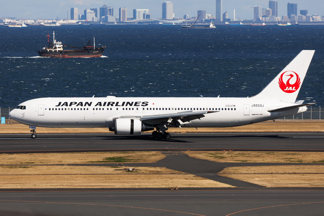 Full size: Japan Airlines Boeing 767-300ER JA659J at Tokyo-Haneda Airport