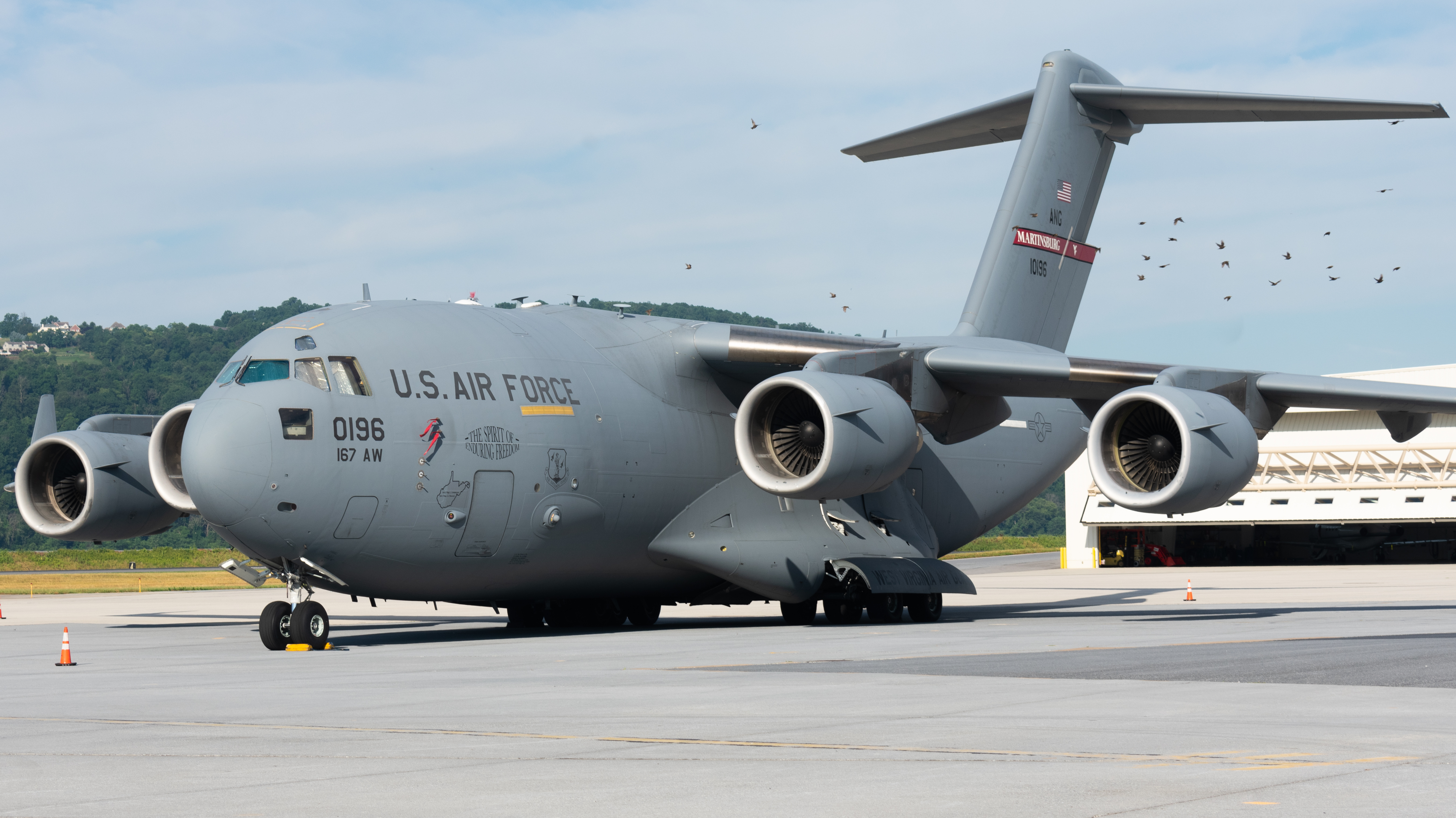 Full size: USAF - United States Air Force Boeing C-17 Globemaster III 01-0196 at Harrisburg International Airport