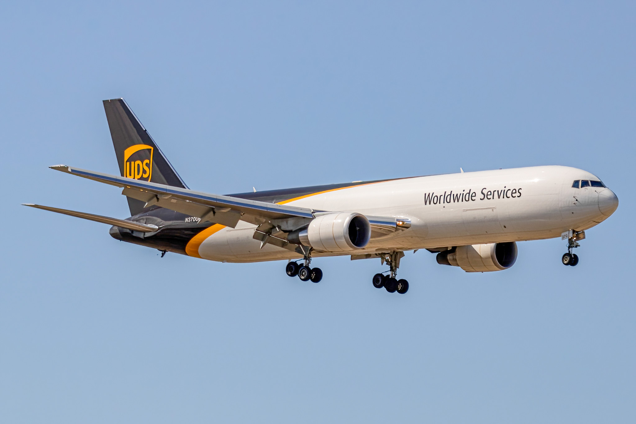 Full size: United Parcel Service Boeing 767-300F N370UP at Boise Air Terminal/Gowen Field
