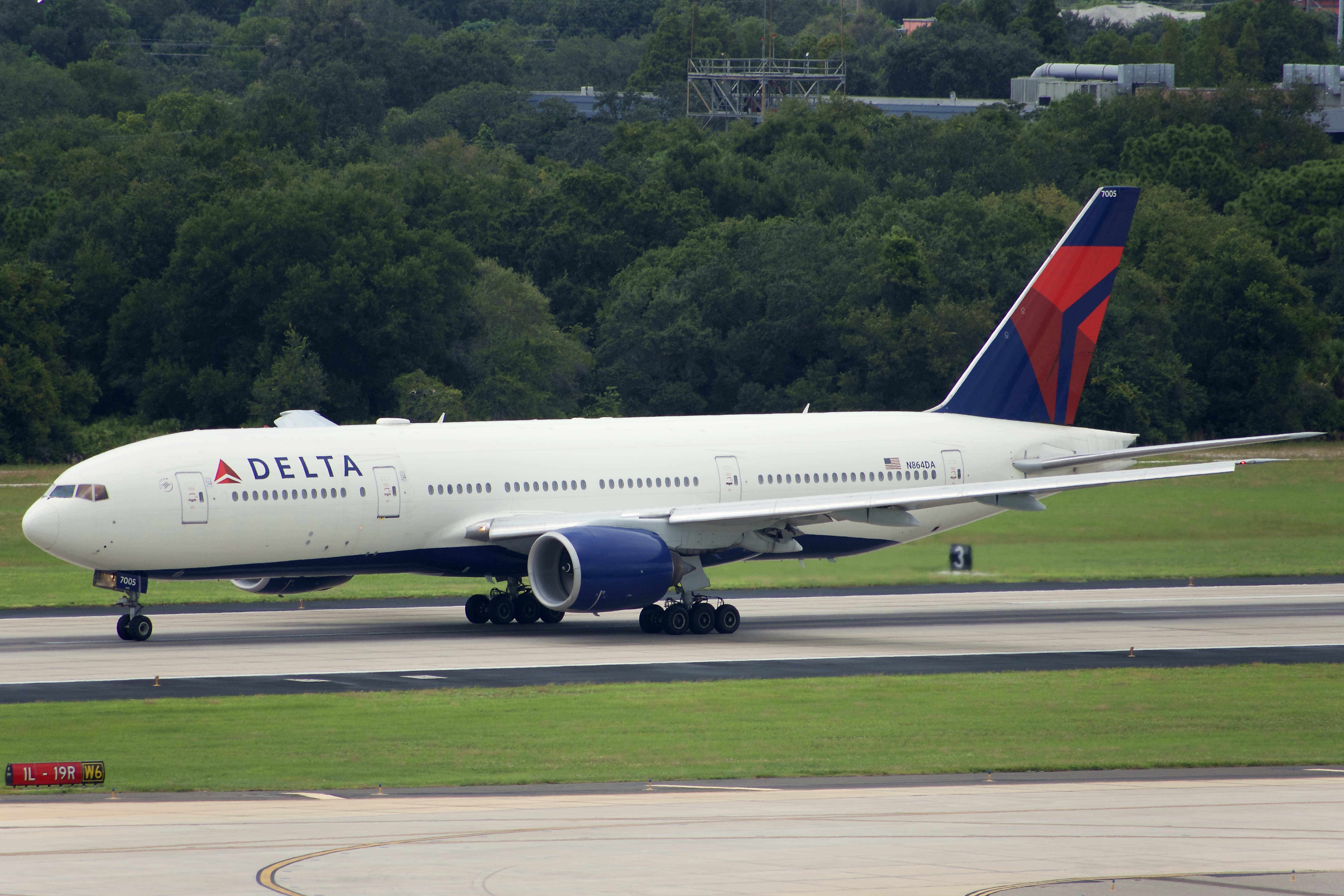 Full size: Delta Airlines Boeing 777-200ER N864DA at Tampa International Airport