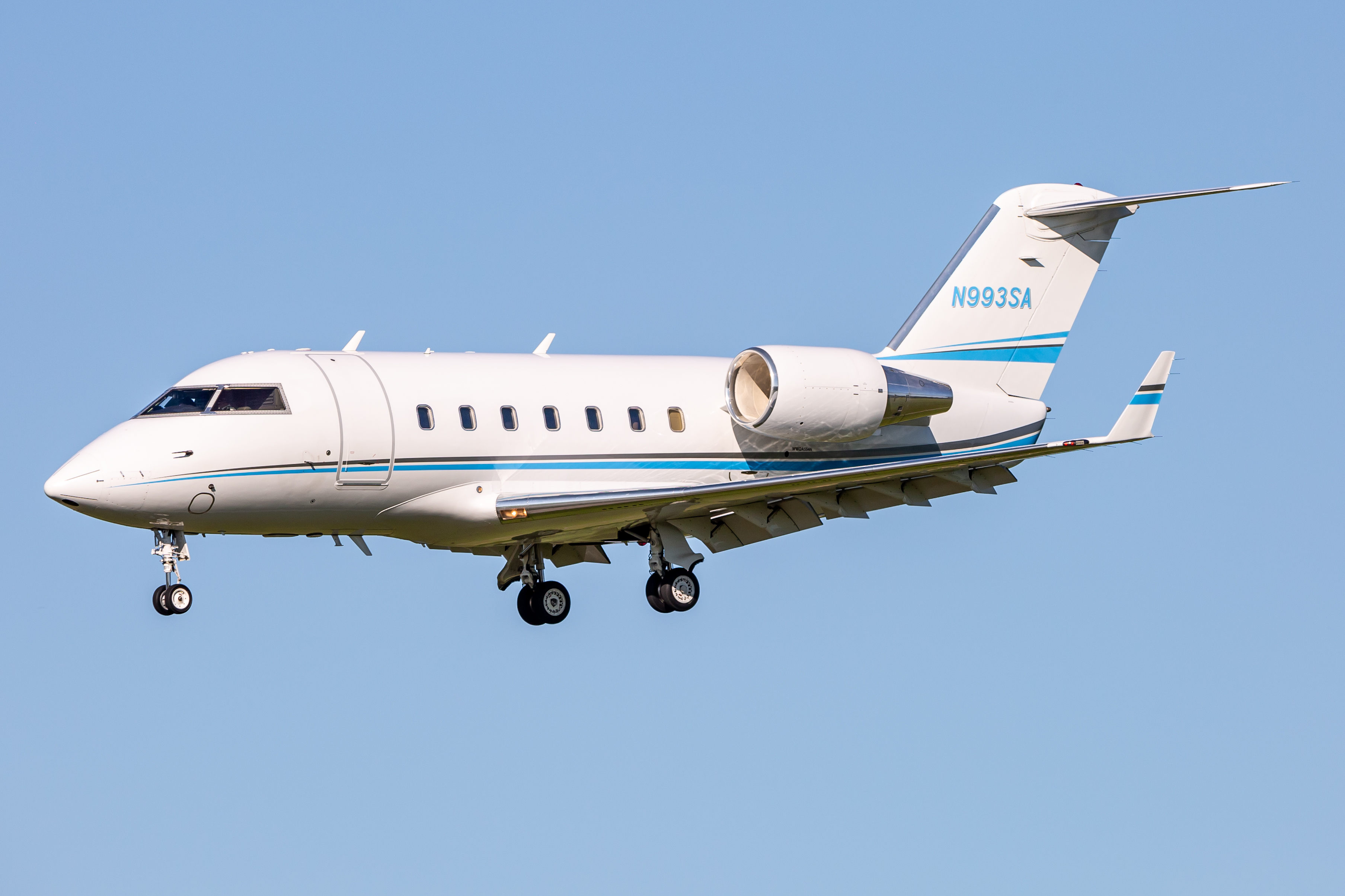 Full size: PRIVATE Bombardier Challenger 601 N993SA at Baltimore/Washington International Thurgood Marshall Airport