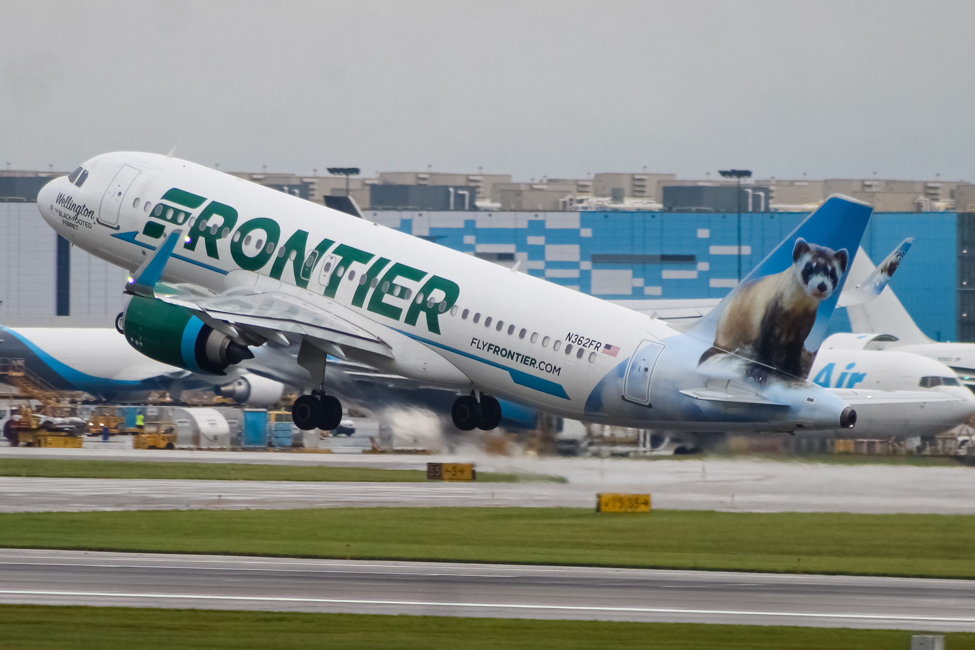 Full size: Frontier Airlines Airbus A320NEO N362FR at Cincinnati/Northern Kentucky International Airport