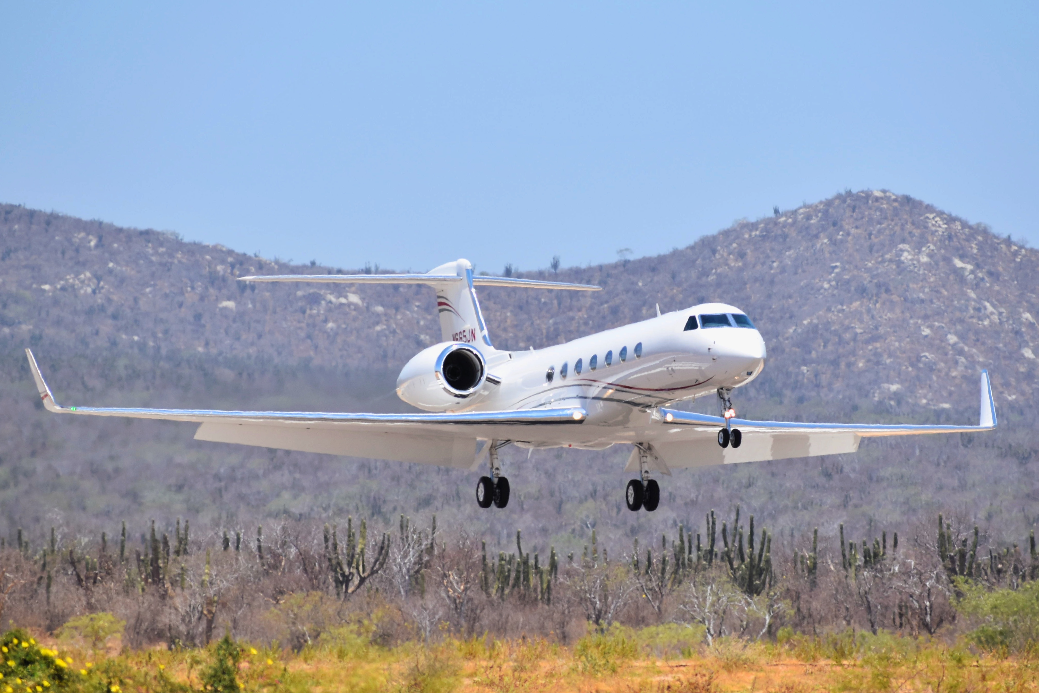 Full size: PRIVATE Gulfstream G550 N665JN at Aeropuerto de Cabo San Lucas Internacional