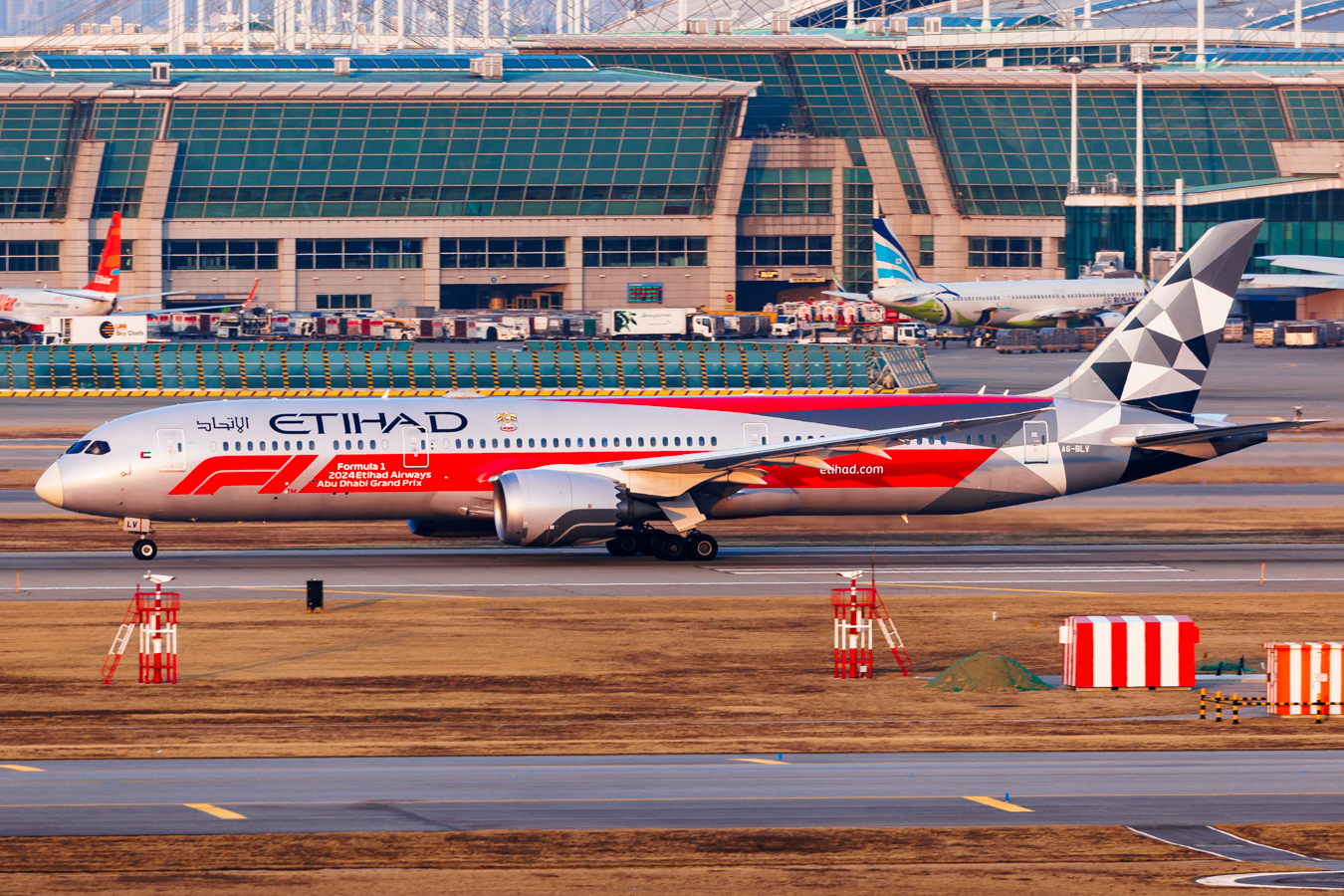 Full size: Etihad Airways Boeing 787-9 A6-BLY at Seoul-Incheon International Airport