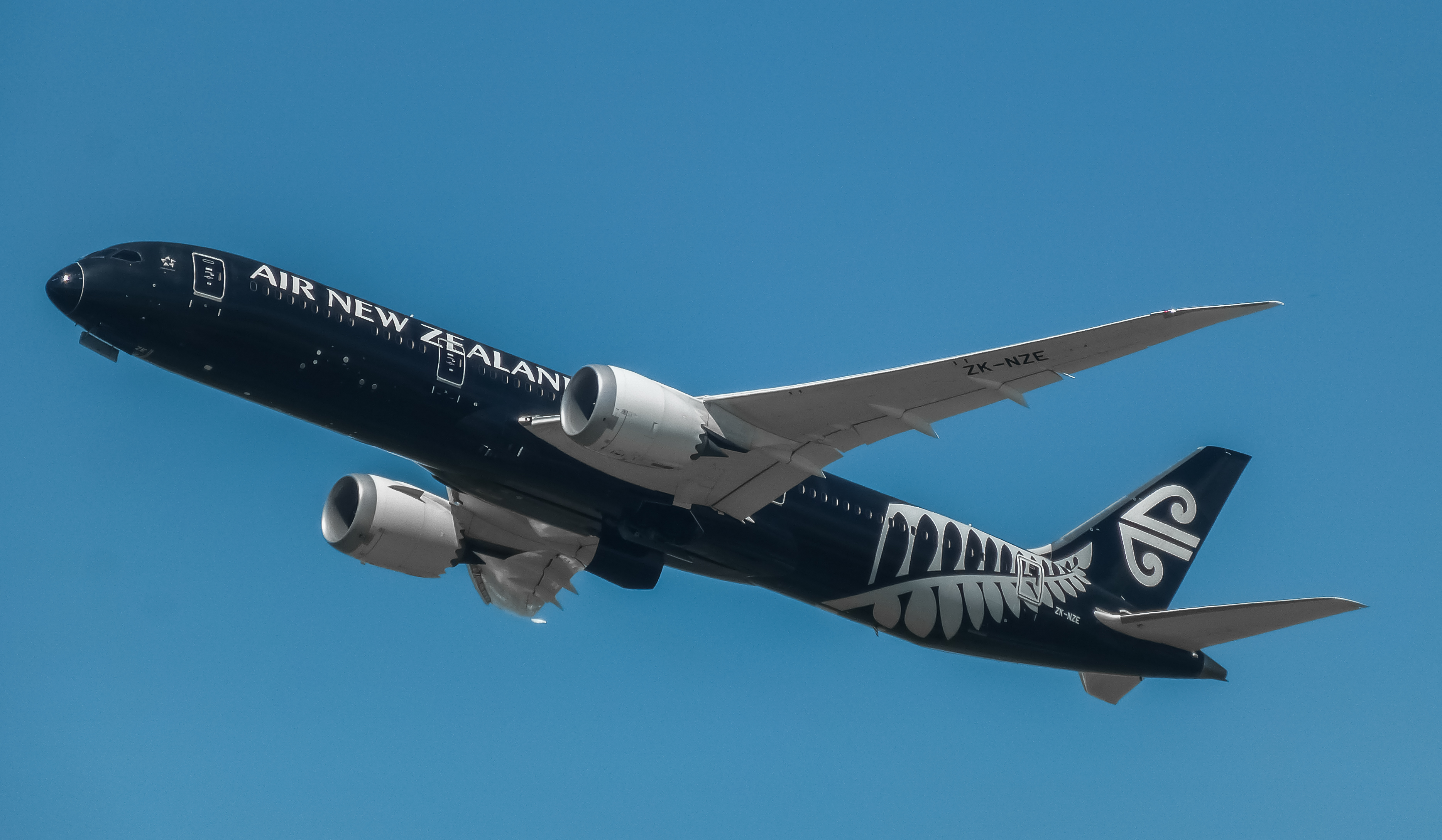 Full size: Air New Zealand Boeing 787-9 ZK-NZE at Brisbane Airport