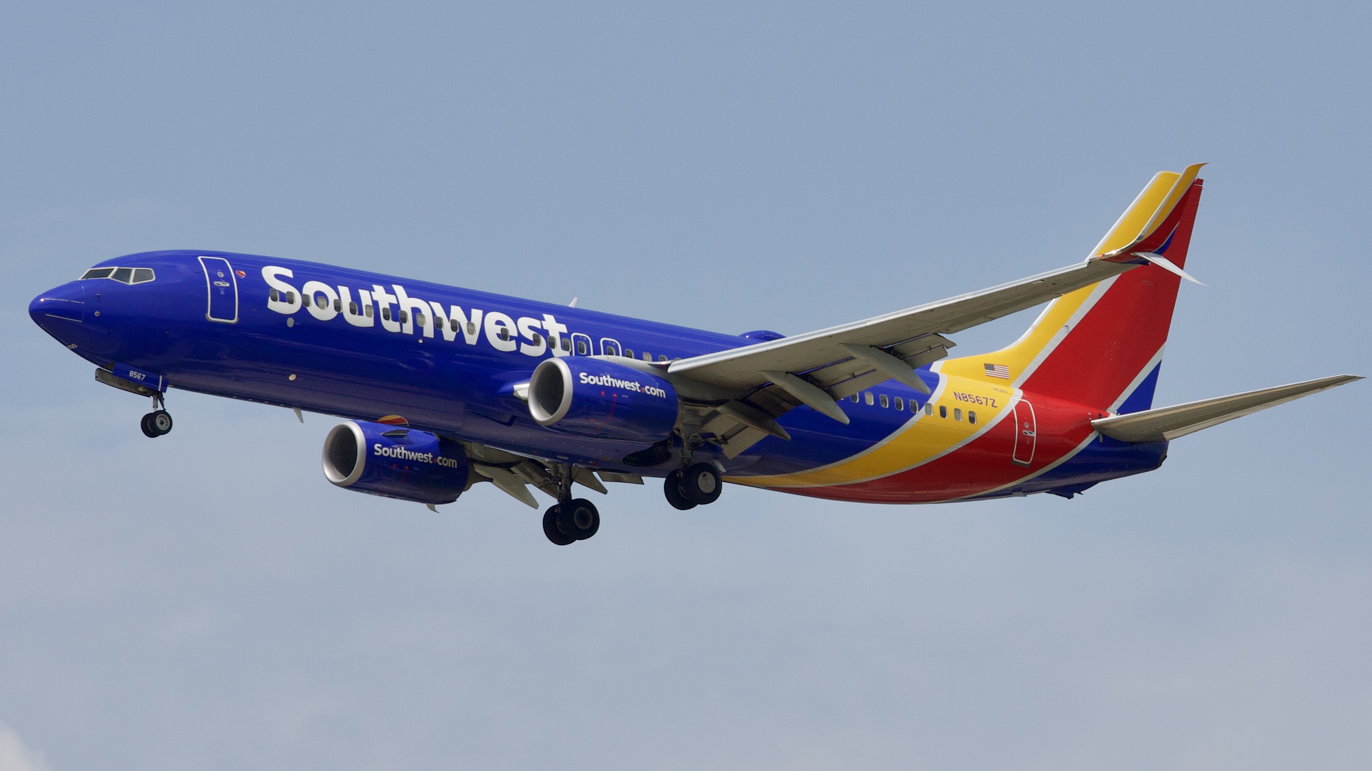 Full size: Southwest Airlines Boeing 737-800 N8567Z at Houston-George Bush Intercontinental Airport