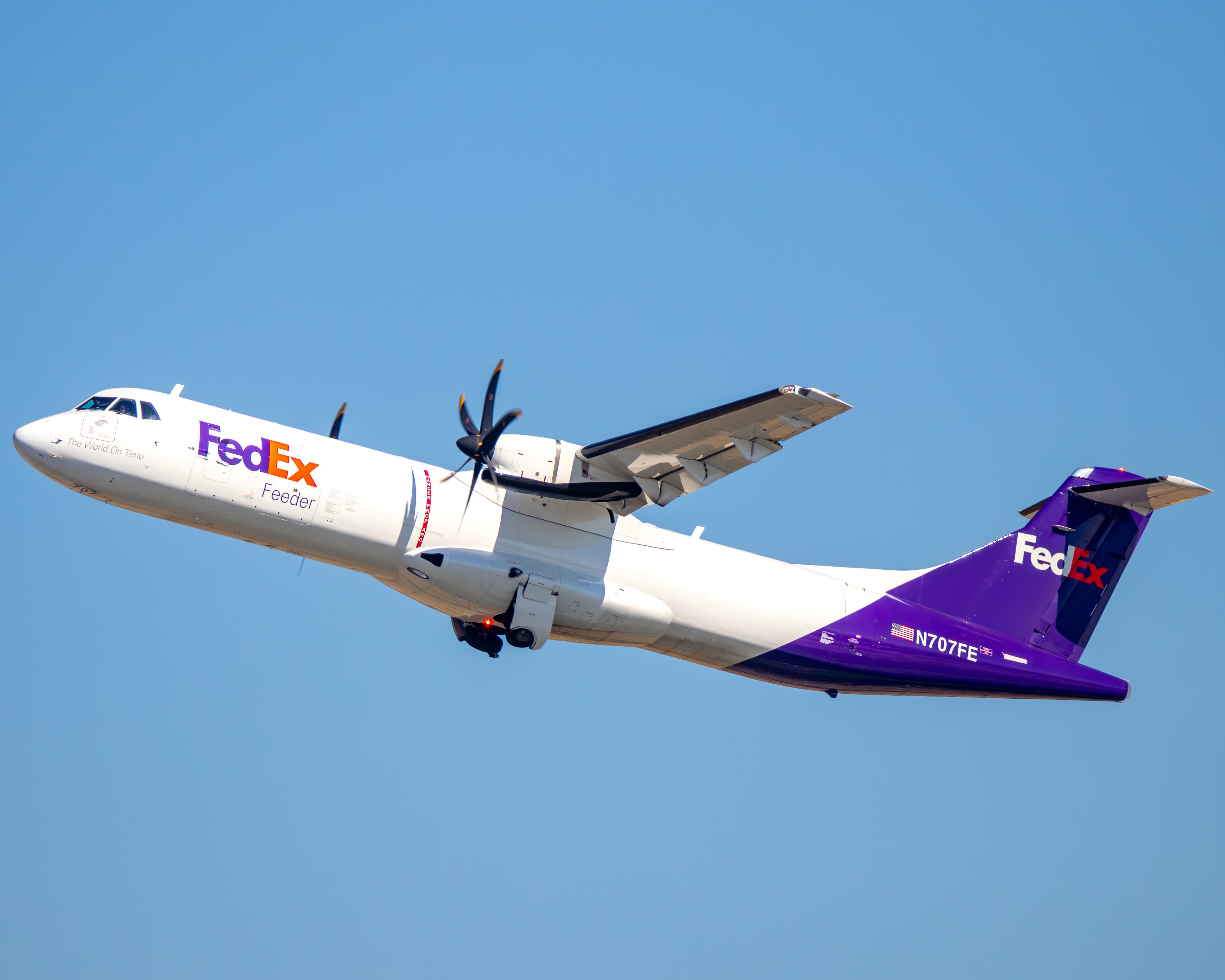 Full size: FedEx ATR 72-600 N707FE at San Diego International Airport