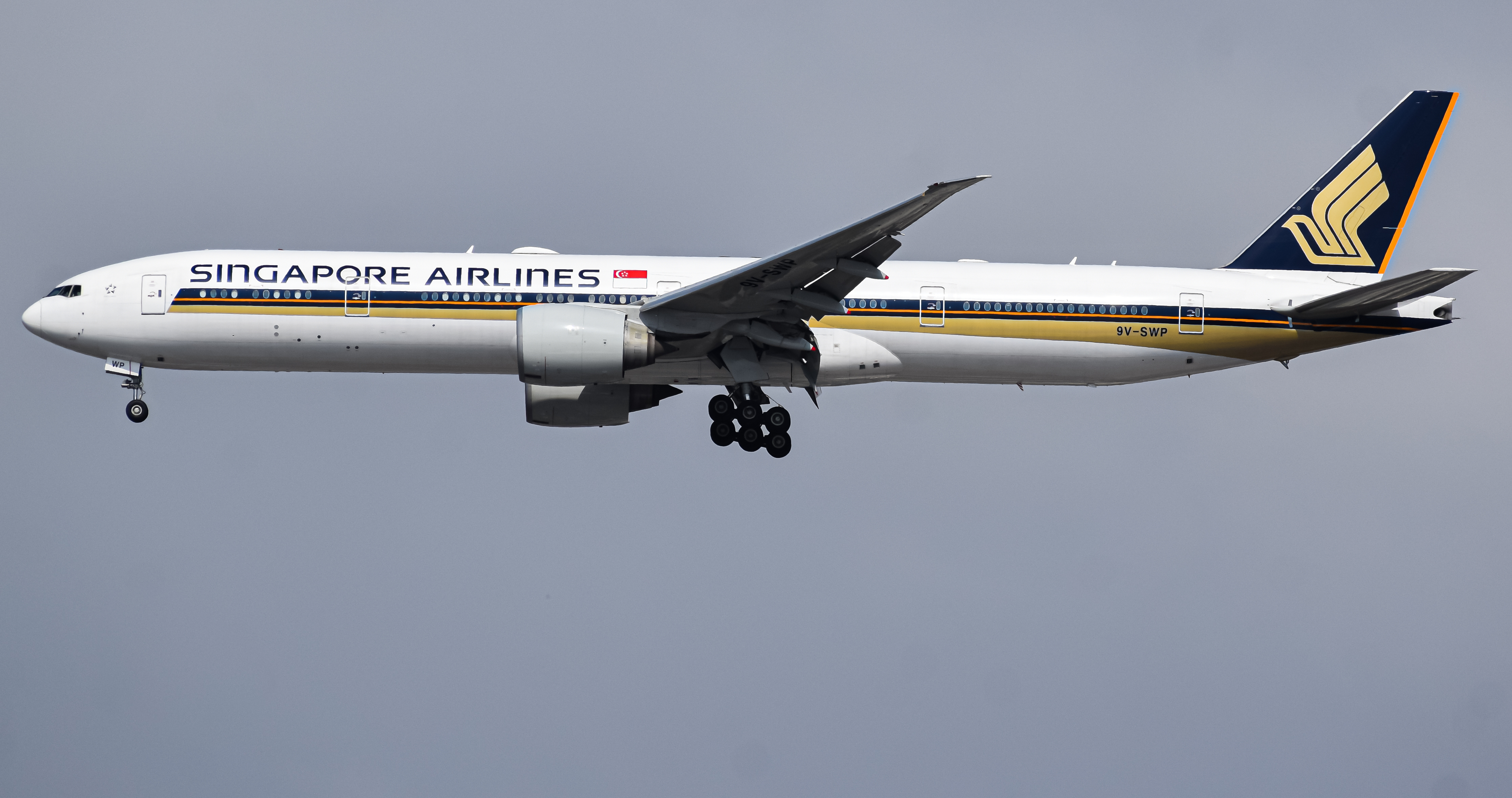 Full size: Singapore Airlines Boeing 777-300ER 9V-SWP at Los Angeles International Airport