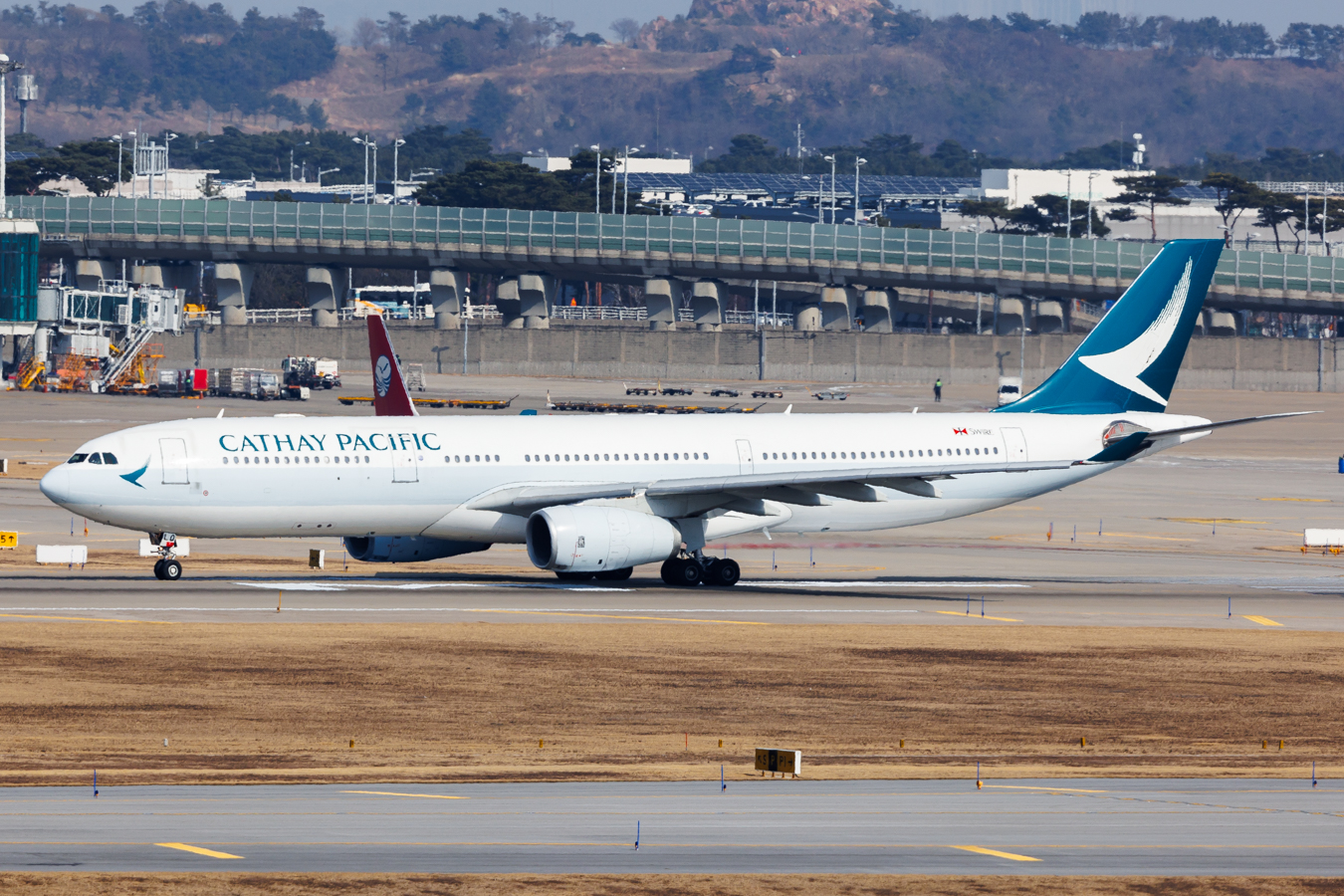 Full size: Cathay Pacific Airbus A330-300 B-HLQ at Seoul-Incheon International Airport