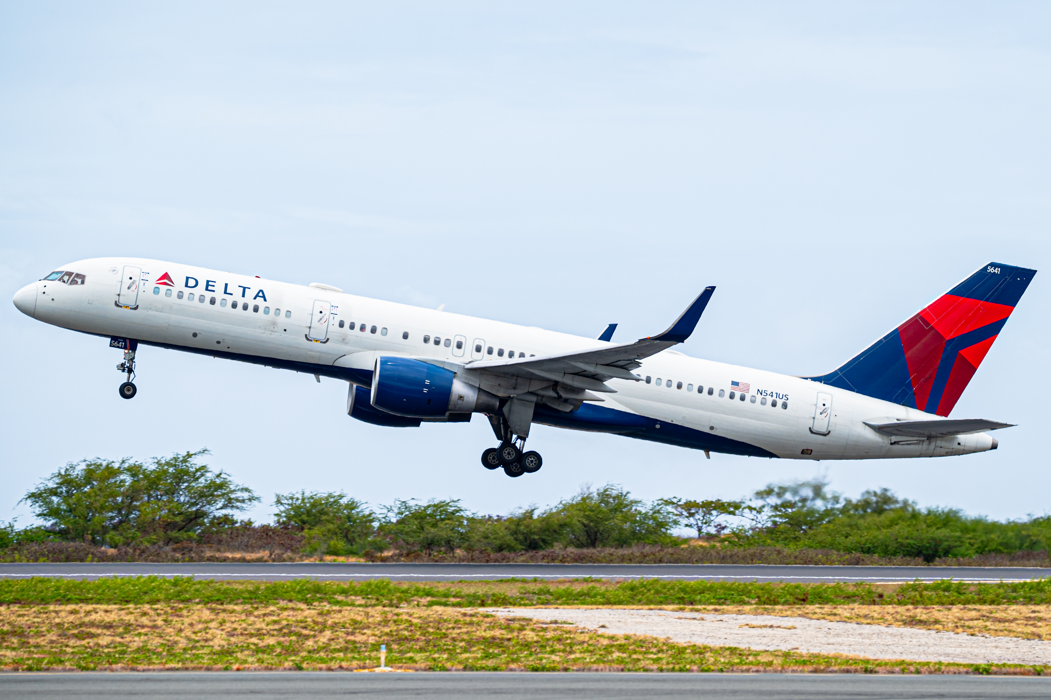 Full size: Delta Airlines Boeing 757-200 N541US at Daniel K Inouye International Airport