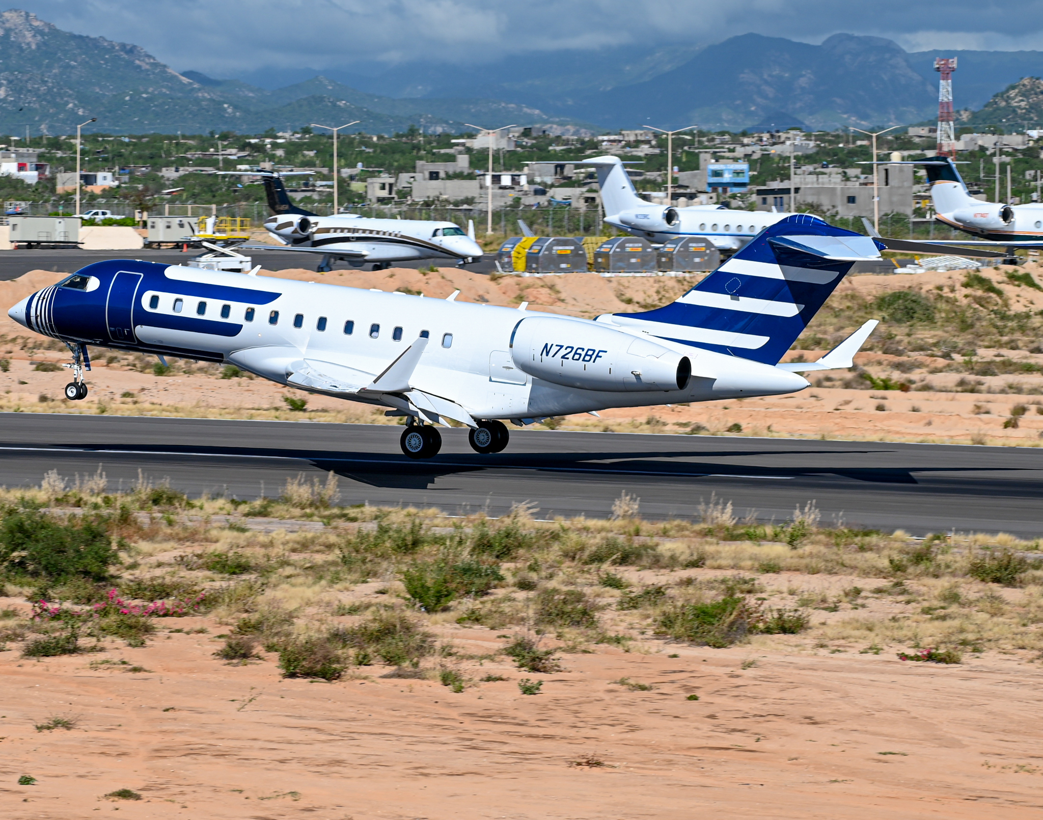 Full size: PRIVATE Bombardier Global 6000 N726BF at Aeropuerto de Cabo San Lucas Internacional