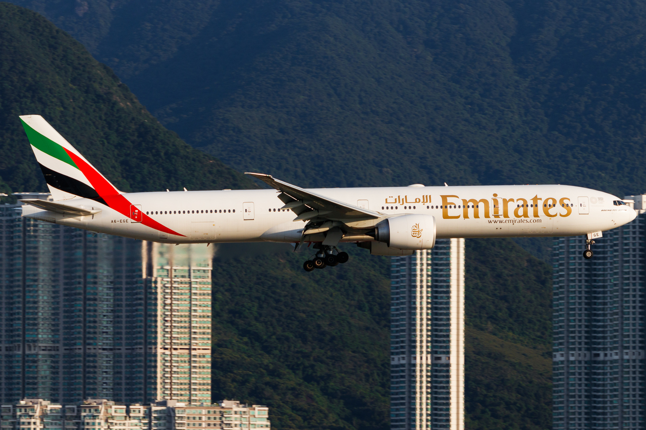 Full size: Emirates Boeing 777-300ER A6-EGE at Hong Kong International Airport