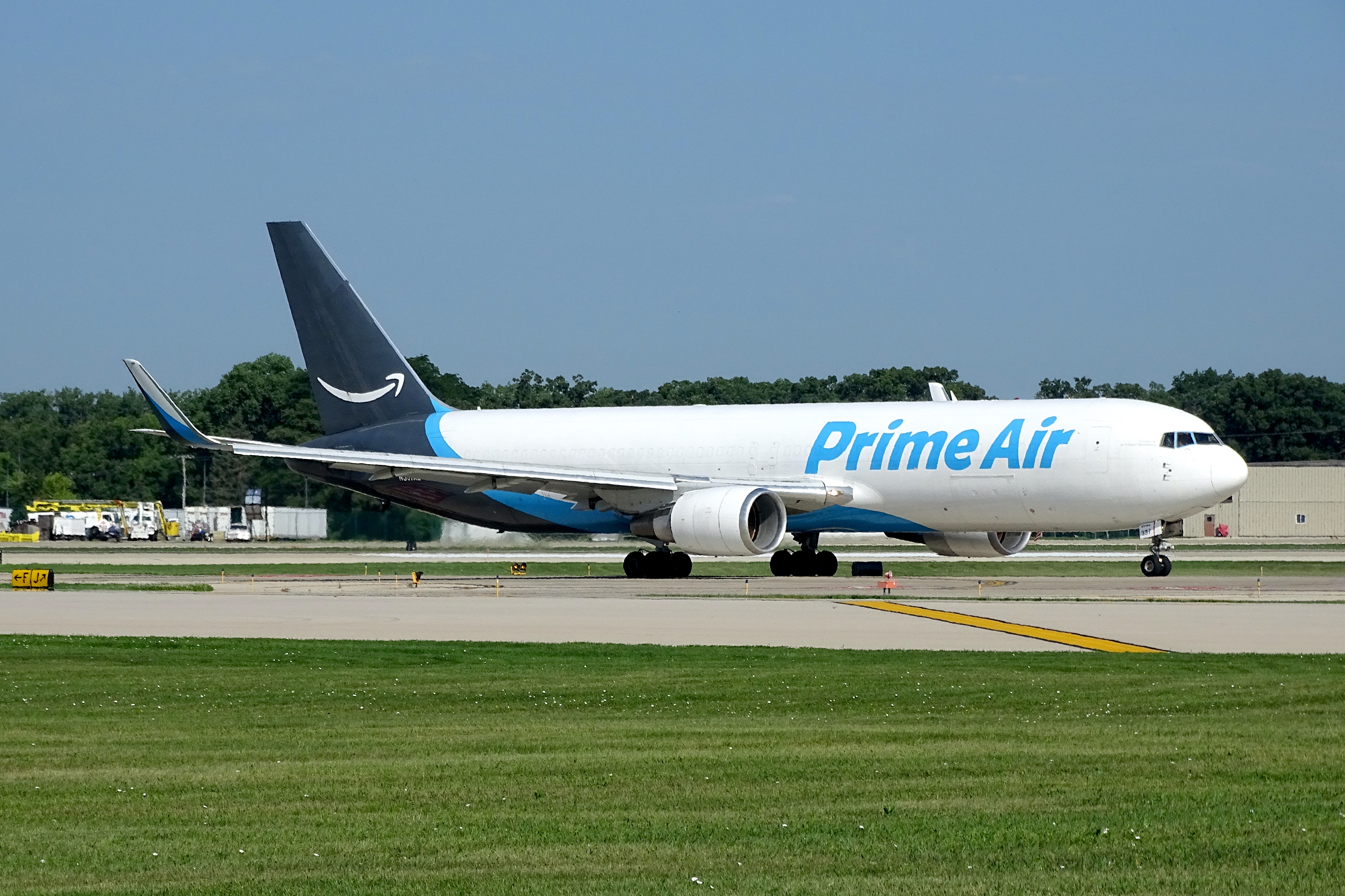 Full size: Prime Air Boeing 767-300F N337AZ at Chicago/Rockford International Airport