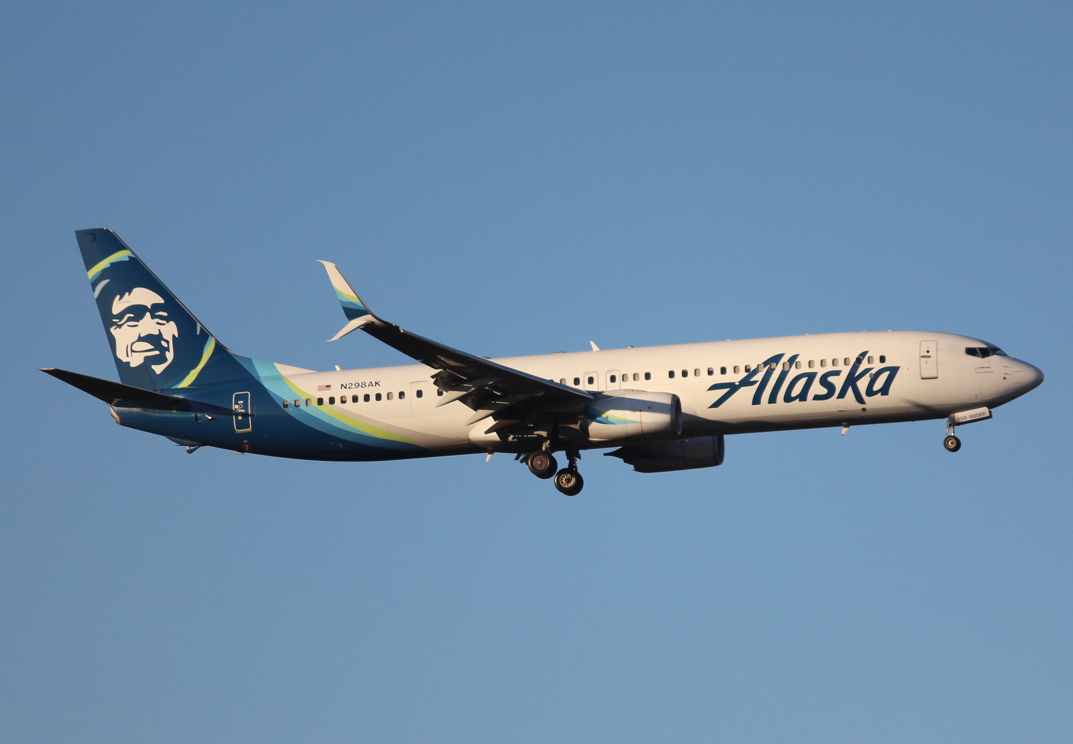 Full size: Alaska Airlines Boeing 737-900ER N298AK at Hartsfield-Jackson Atlanta International Airport