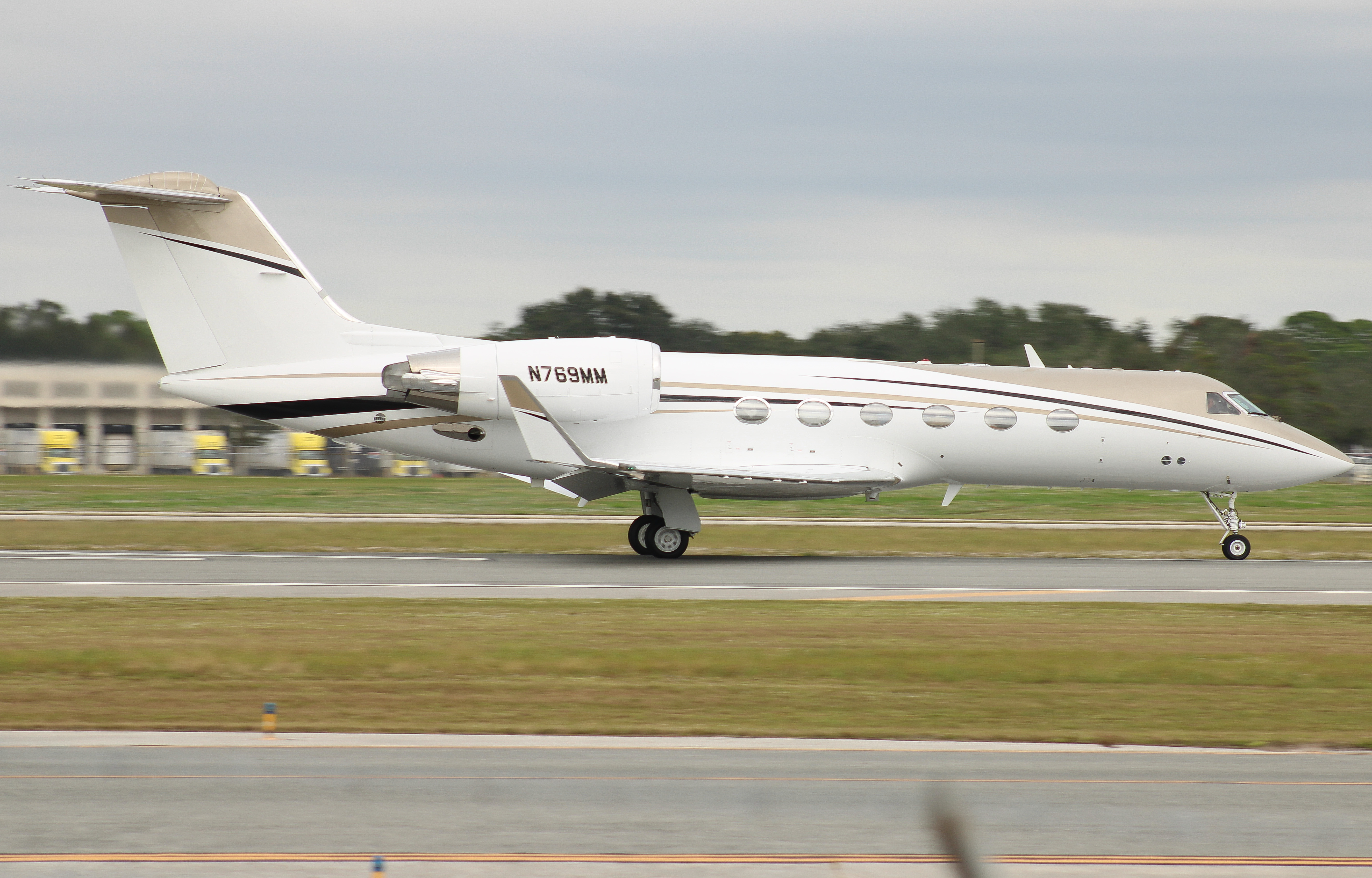 Full size: Gulfstream International Airlines Gulfstream IV N769MM at Sarasota/Bradenton International Airport