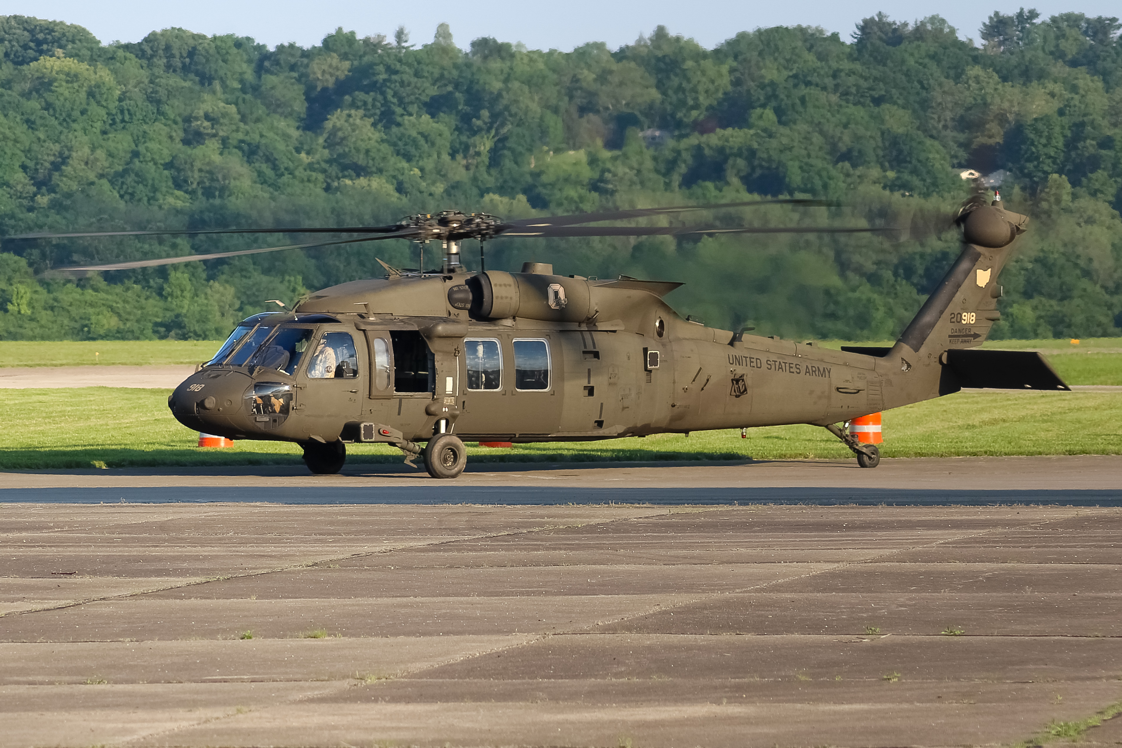 Full size: USA - United States Army Sikorsky UH-60L Blackhawk 20918 at Cincinnati Municipal Airport/Lunken Field