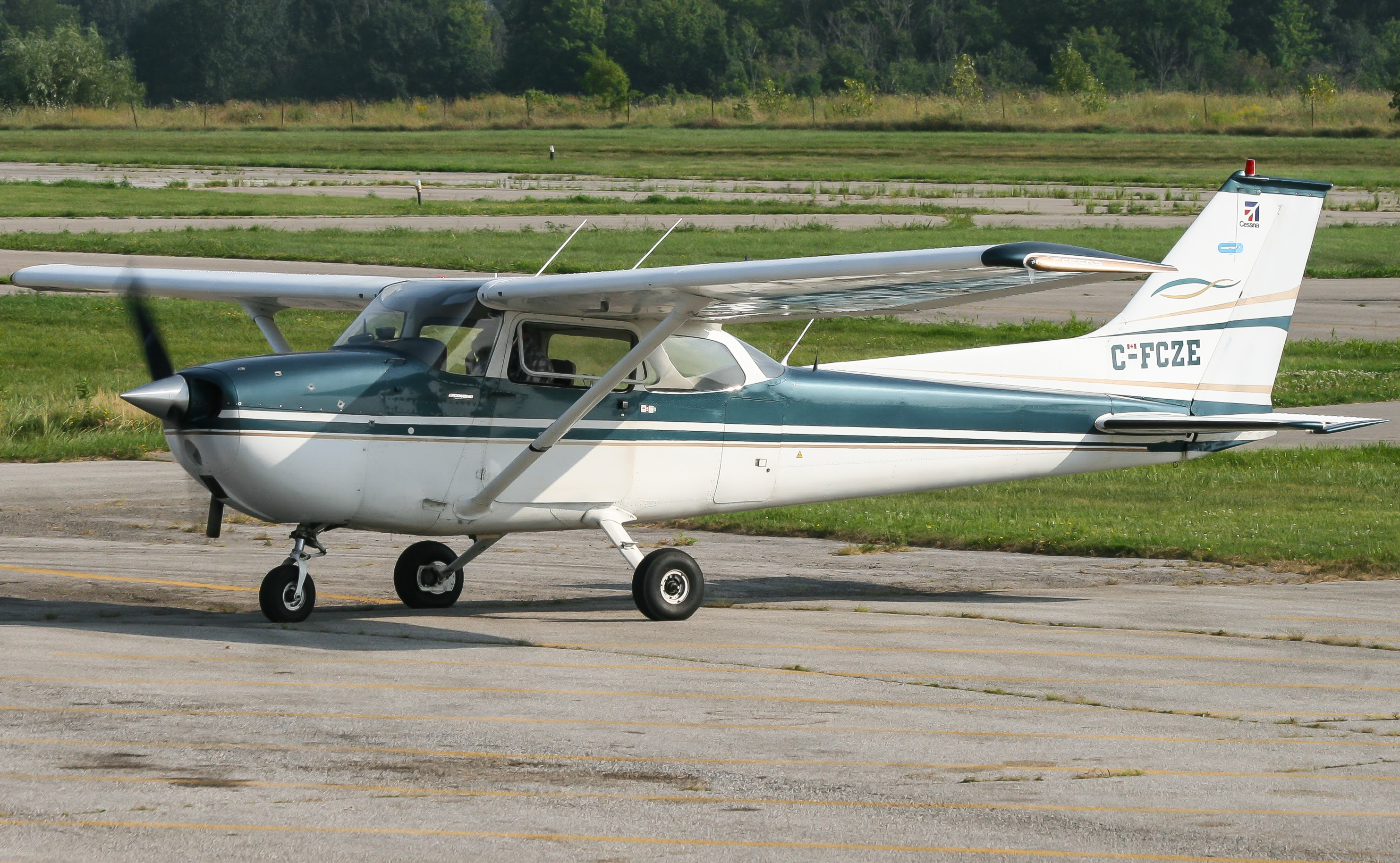 Full size: PRIVATE Cessna 172M Skyhawk C-FCZE at 
