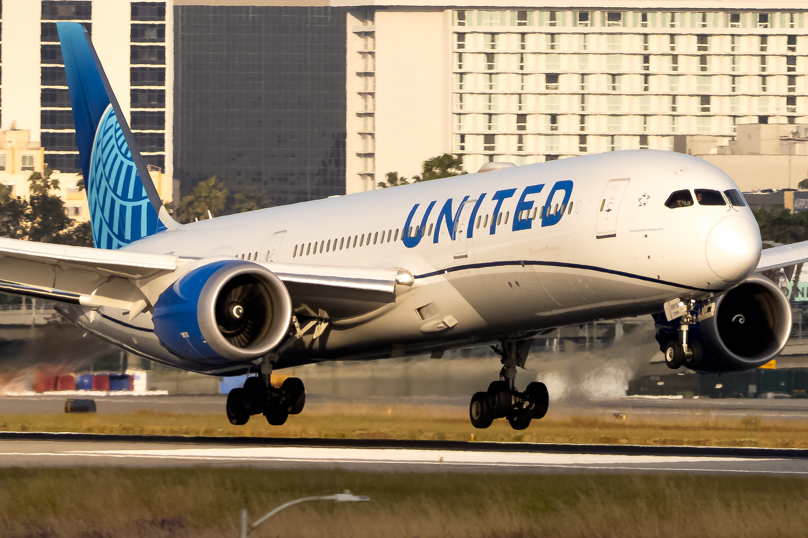 Full size: United Airlines Boeing 787-9 N29975 at Los Angeles International Airport