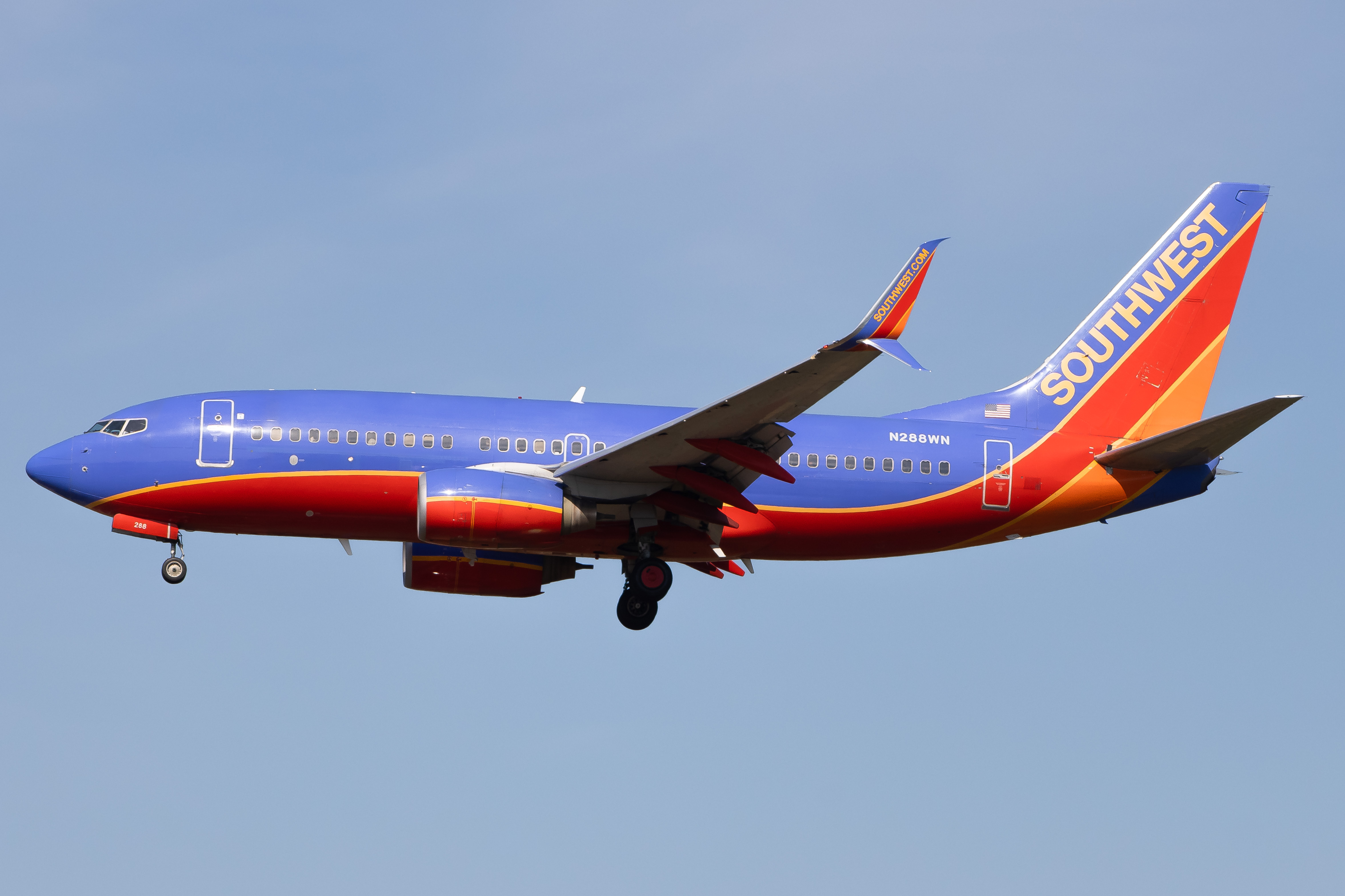Full size: Southwest Airlines Boeing 737-700 N288WN at Orlando International Airport
