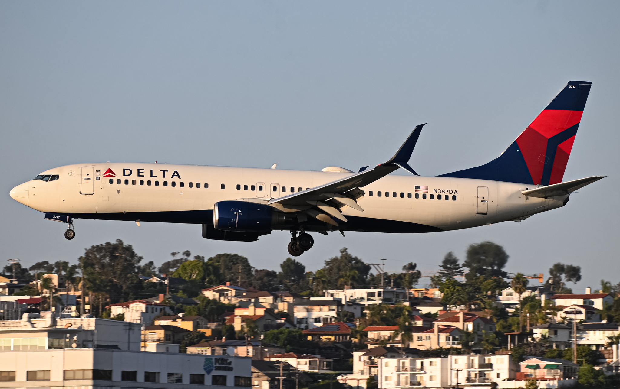 Full size: Delta Airlines Boeing 737-800 N387DA at San Diego International Airport