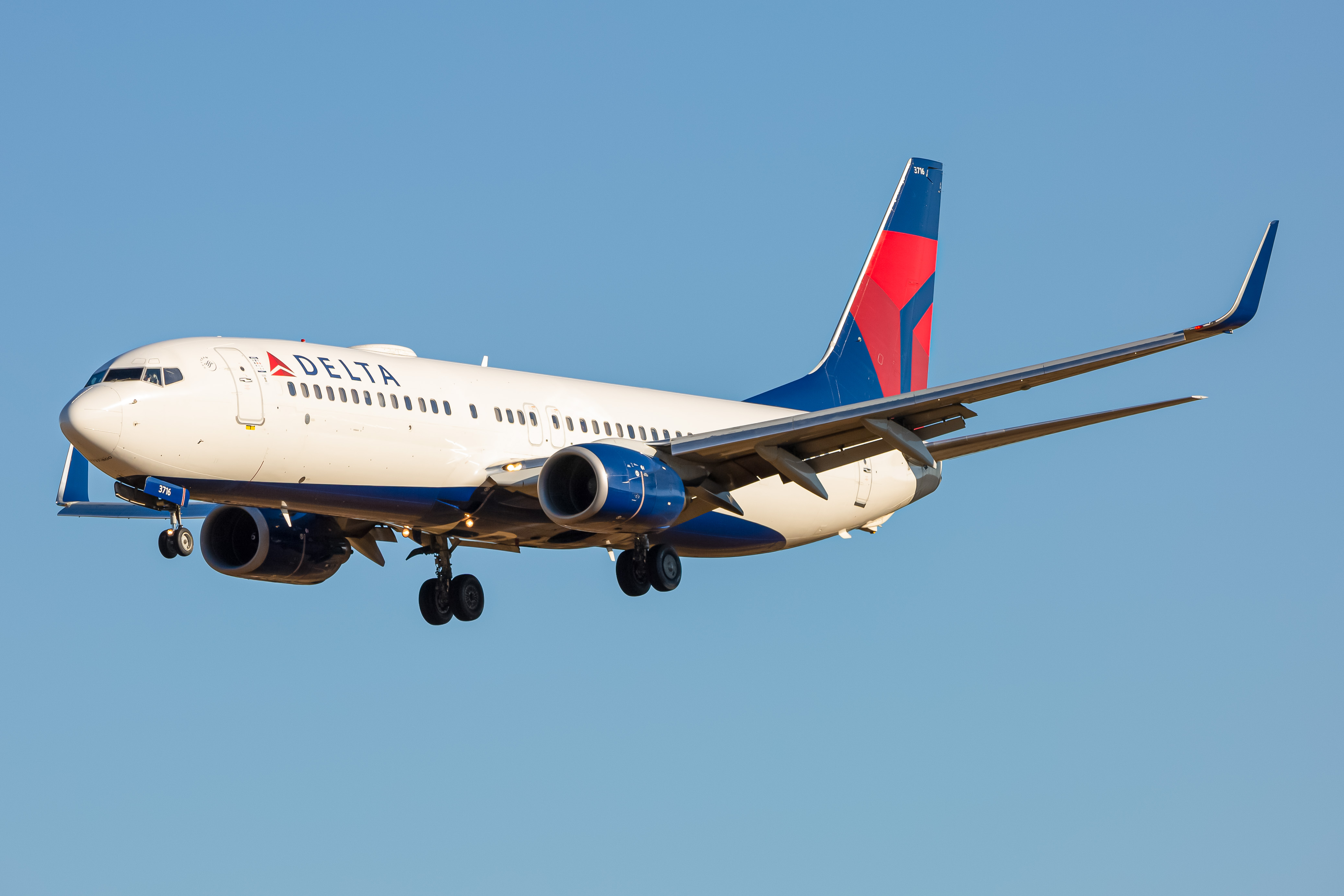Full size: Delta Airlines Boeing 737-800 N386DA at Baltimore/Washington International Thurgood Marshall Airport
