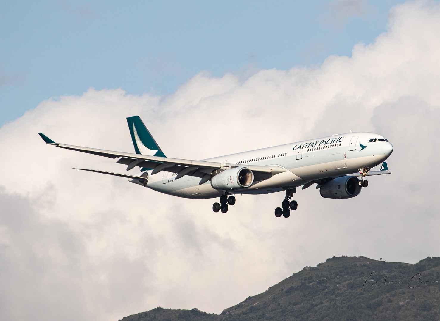 Full size: Cathay Pacific Airbus A330-300 B-LBB at Hong Kong International Airport