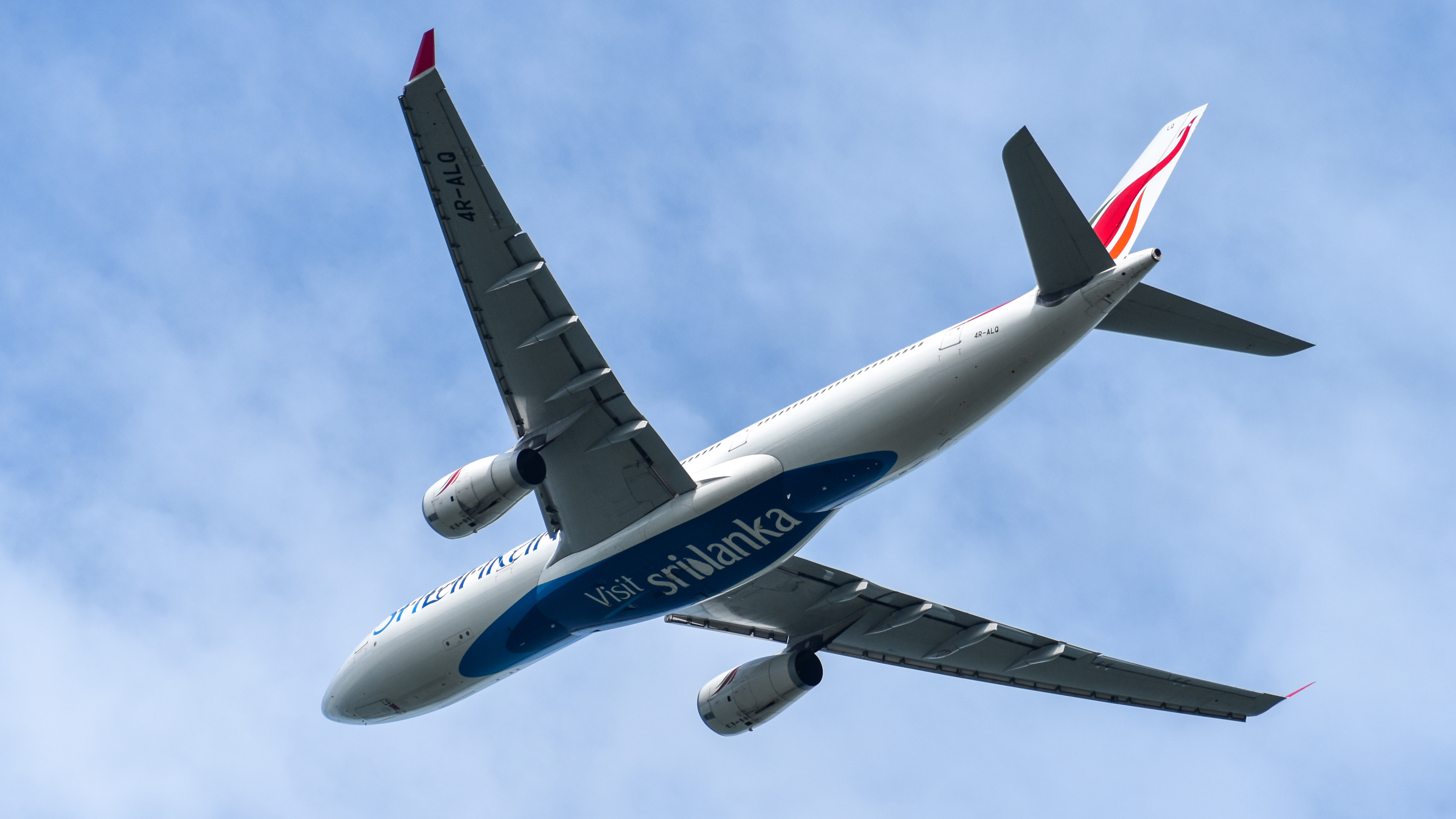 Full size: SriLankan Airlines Airbus A330-300 4R-ALQ at Singapore-Changi Airport