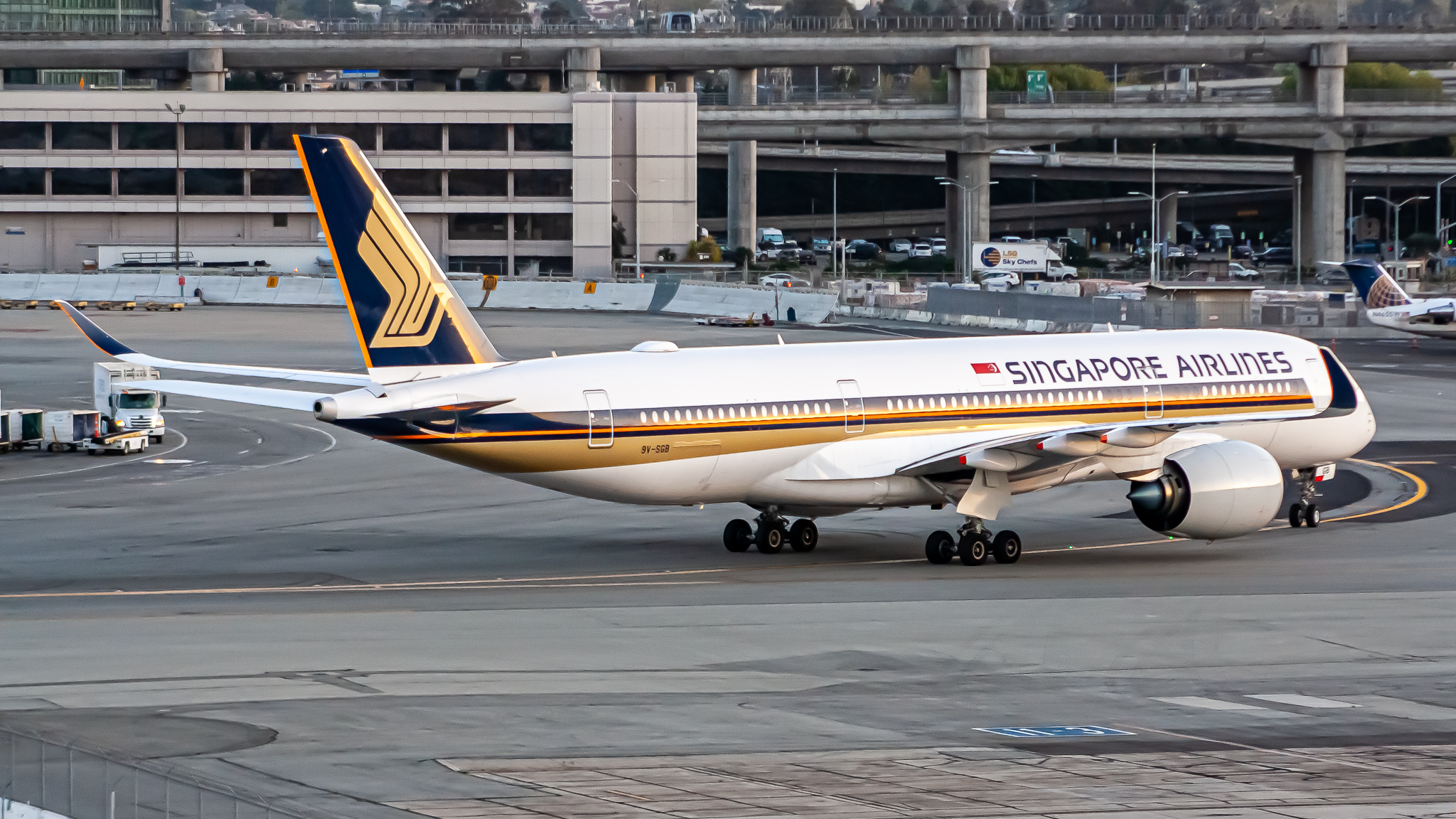 Full size: Singapore Airlines Airbus A350-900 9V-SGB at San Francisco International Airport