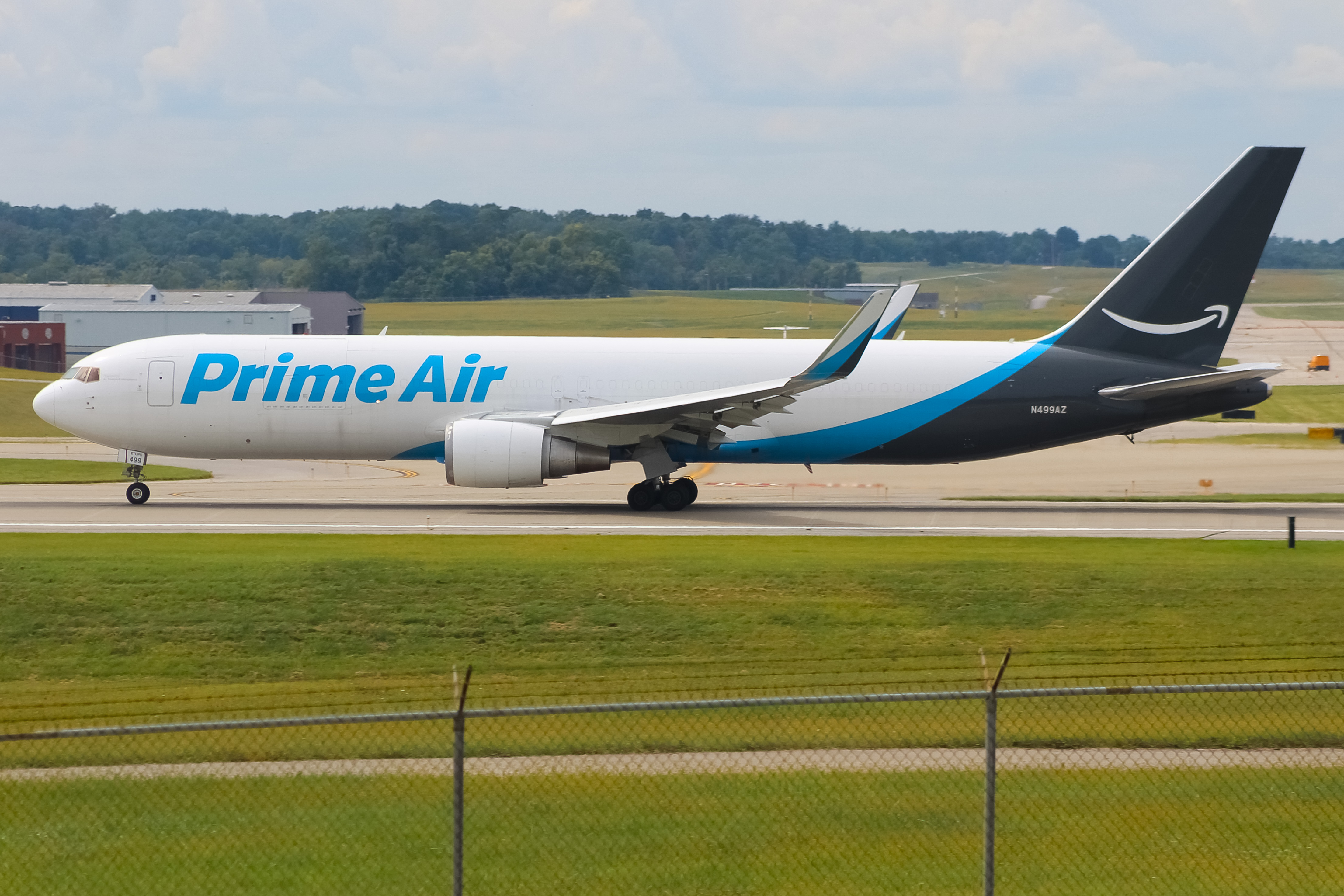 Full size: Prime Air Boeing 767-300F N499AZ at Cincinnati/Northern Kentucky International Airport