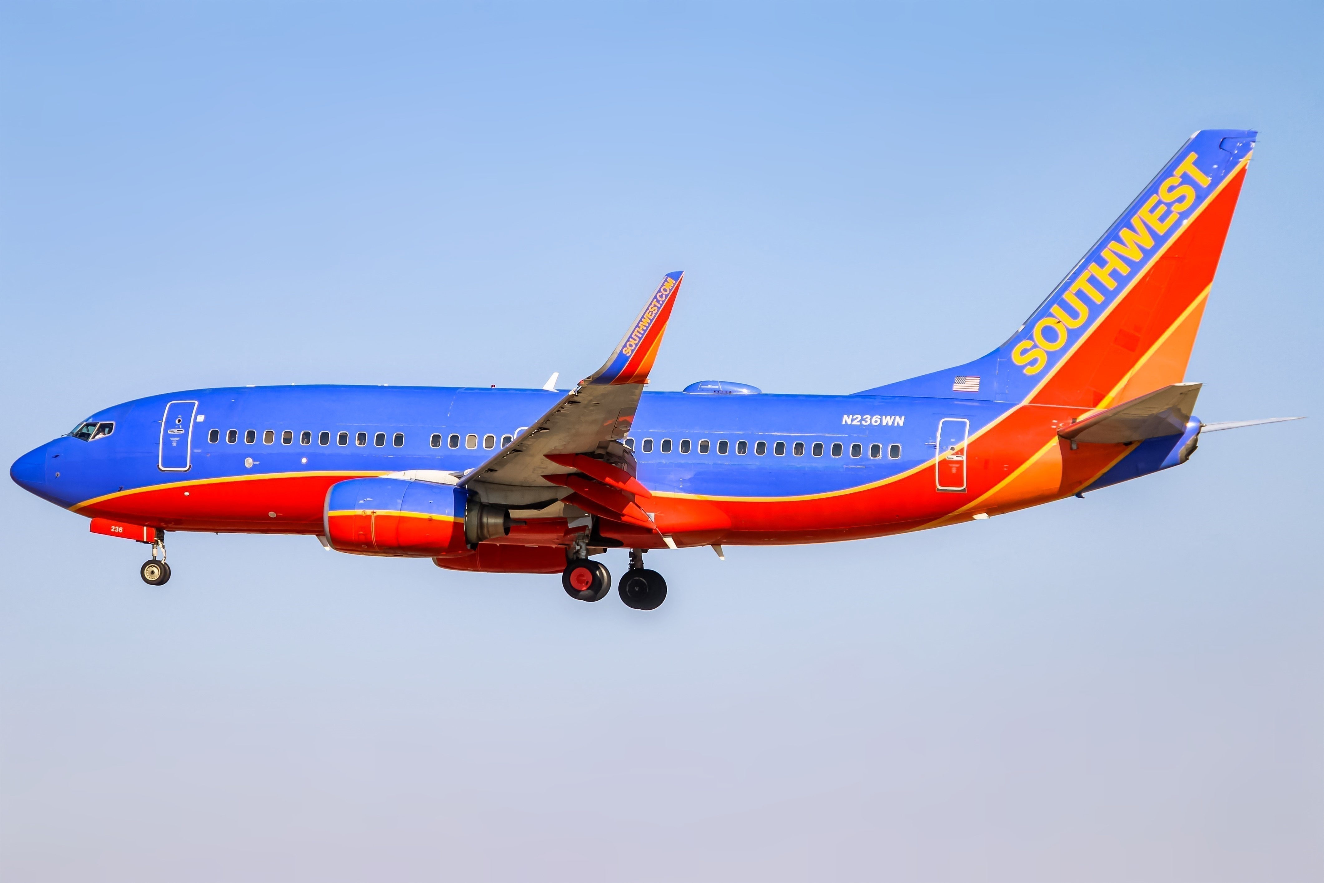 Full size: Southwest Airlines Boeing 737-700 N236WN at Baltimore/Washington International Thurgood Marshall Airport