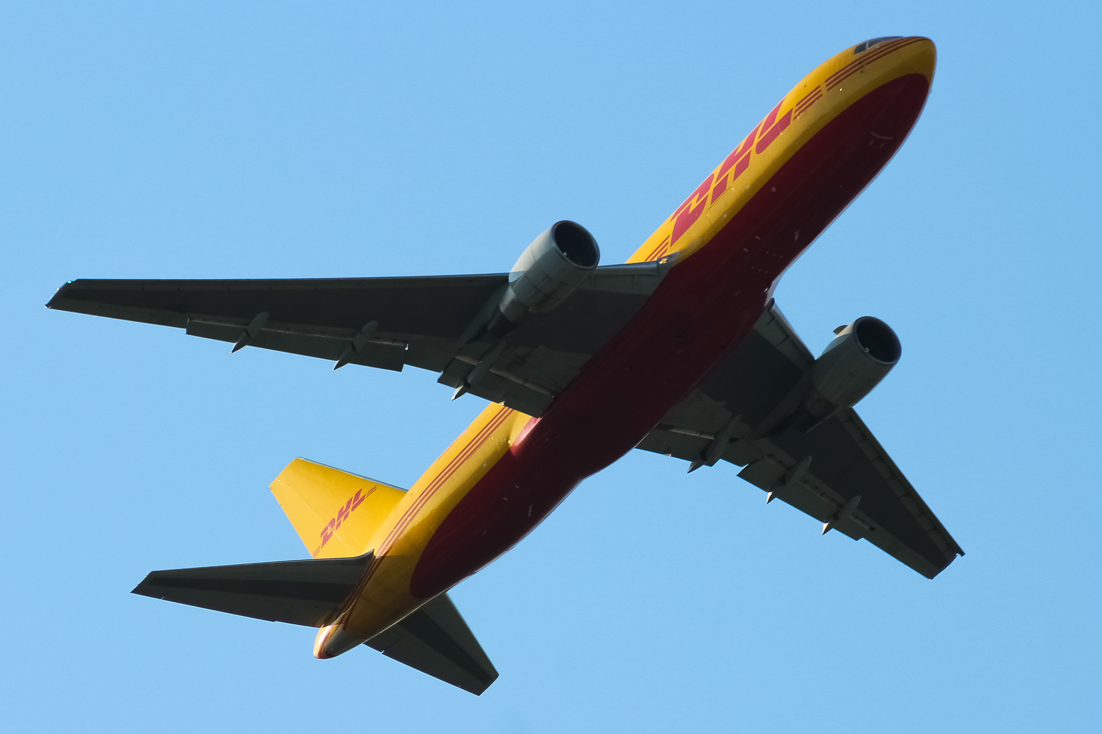 Full size: DHL Boeing 767-200F N650GT at Cincinnati/Northern Kentucky International Airport