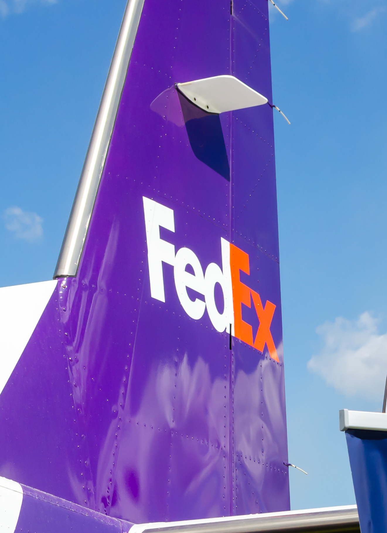 Full size: FedEx Cessna 208B Super Cargomaster N986FX at Wittman Regional Airport