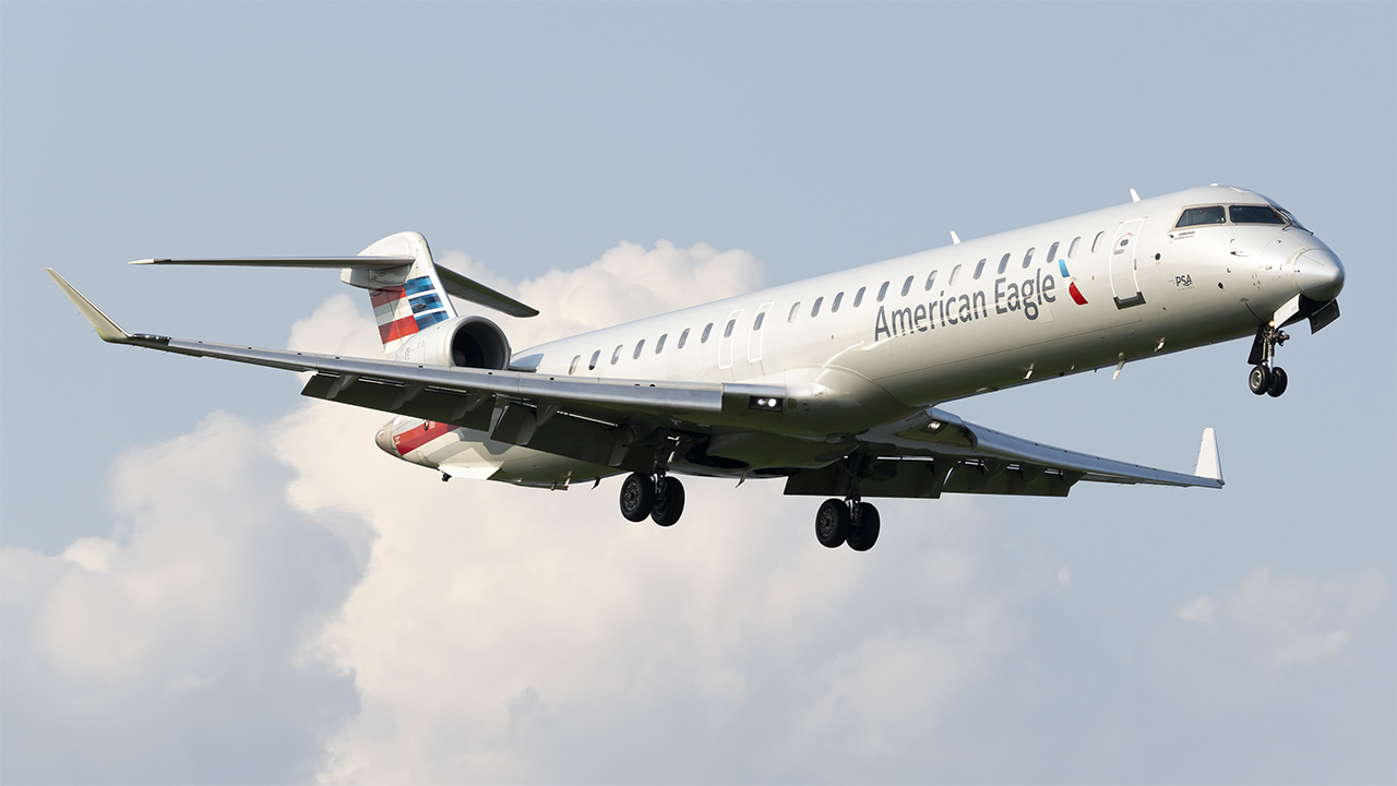 Full size: American Eagle Mitsubishi CRJ-900 N556NN at Ronald Reagan National Airport