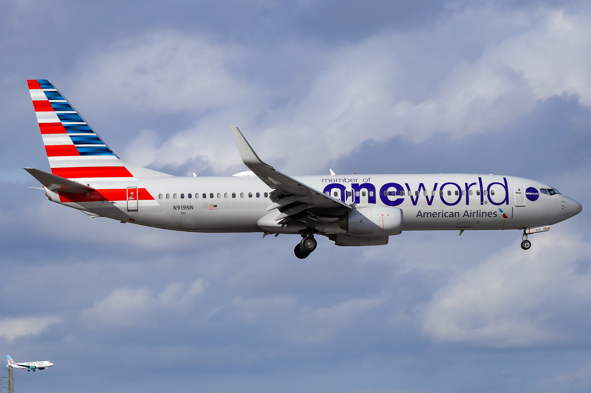 Full size: American Airlines Boeing 737-800 N919NN  at Miami International Airport