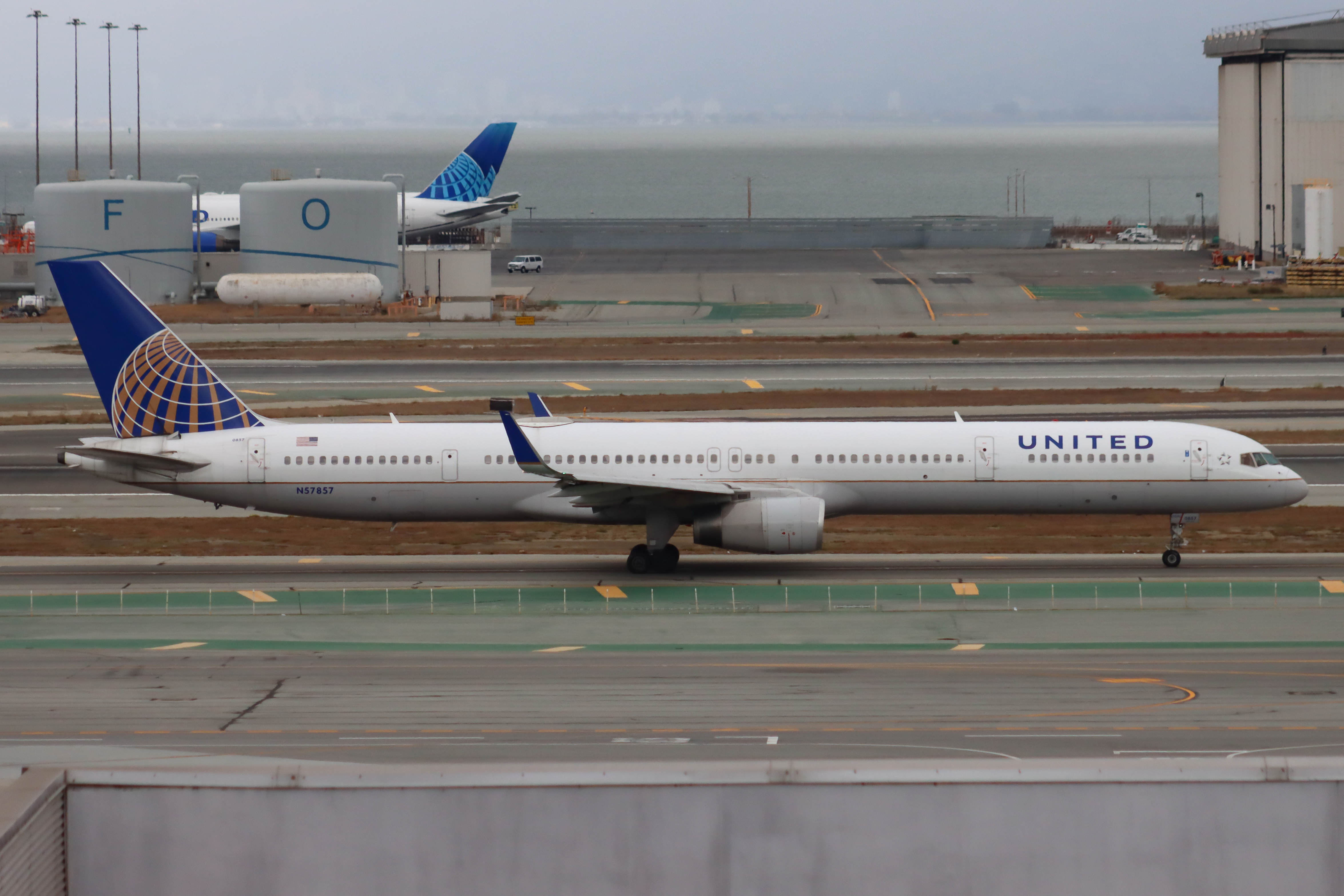 Full size: United Airlines Boeing 757-300 N57857 at San Francisco International Airport
