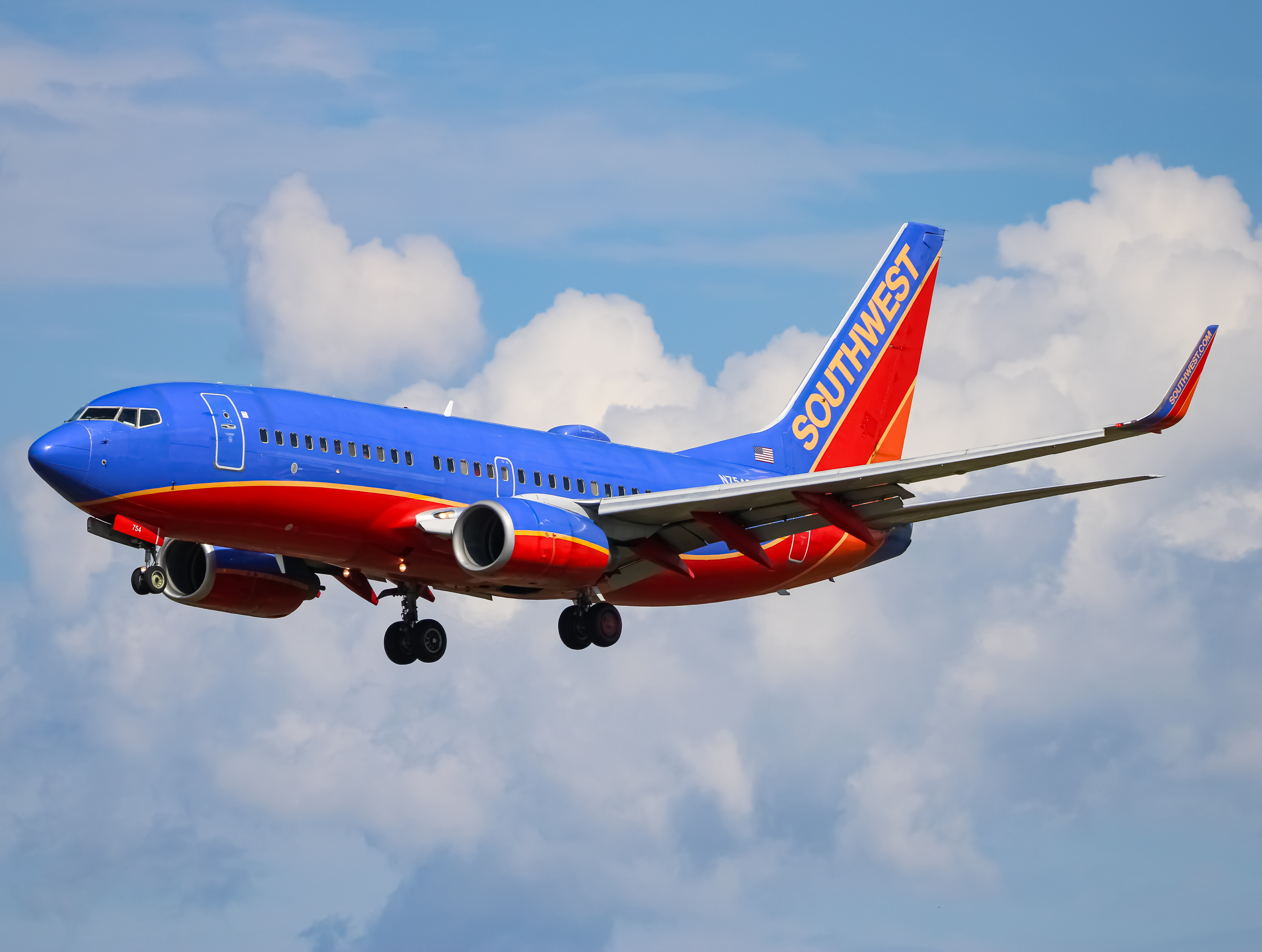Full size: Southwest Airlines Boeing 737-700 N754SW at Baltimore/Washington International Thurgood Marshall Airport