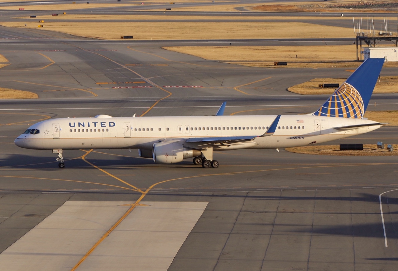 Full size: United Airlines Boeing 757-200 N597UA at General Edward Lawrence Logan International Airport