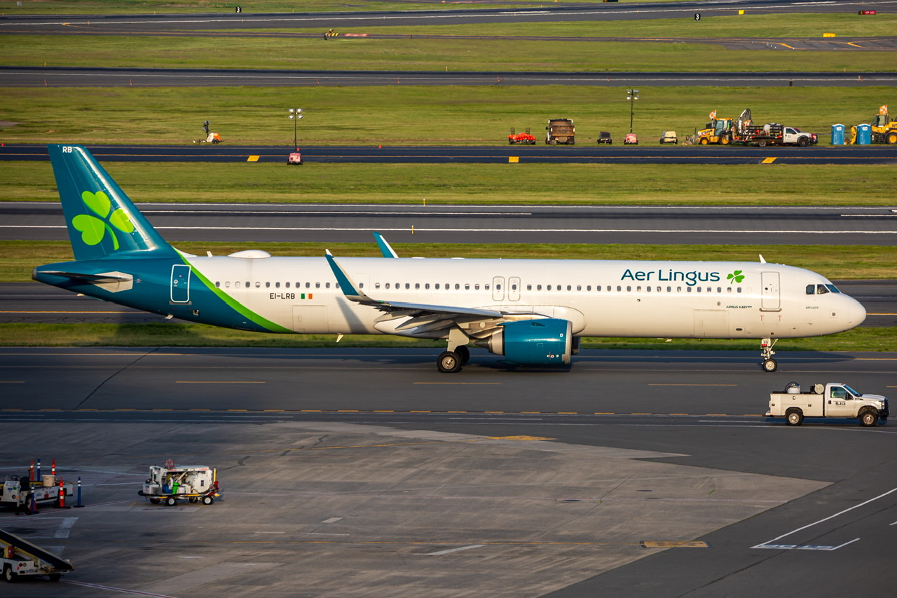 Full size: Aer Lingus Airbus A321NEO EI-LRB at General Edward Lawrence Logan International Airport
