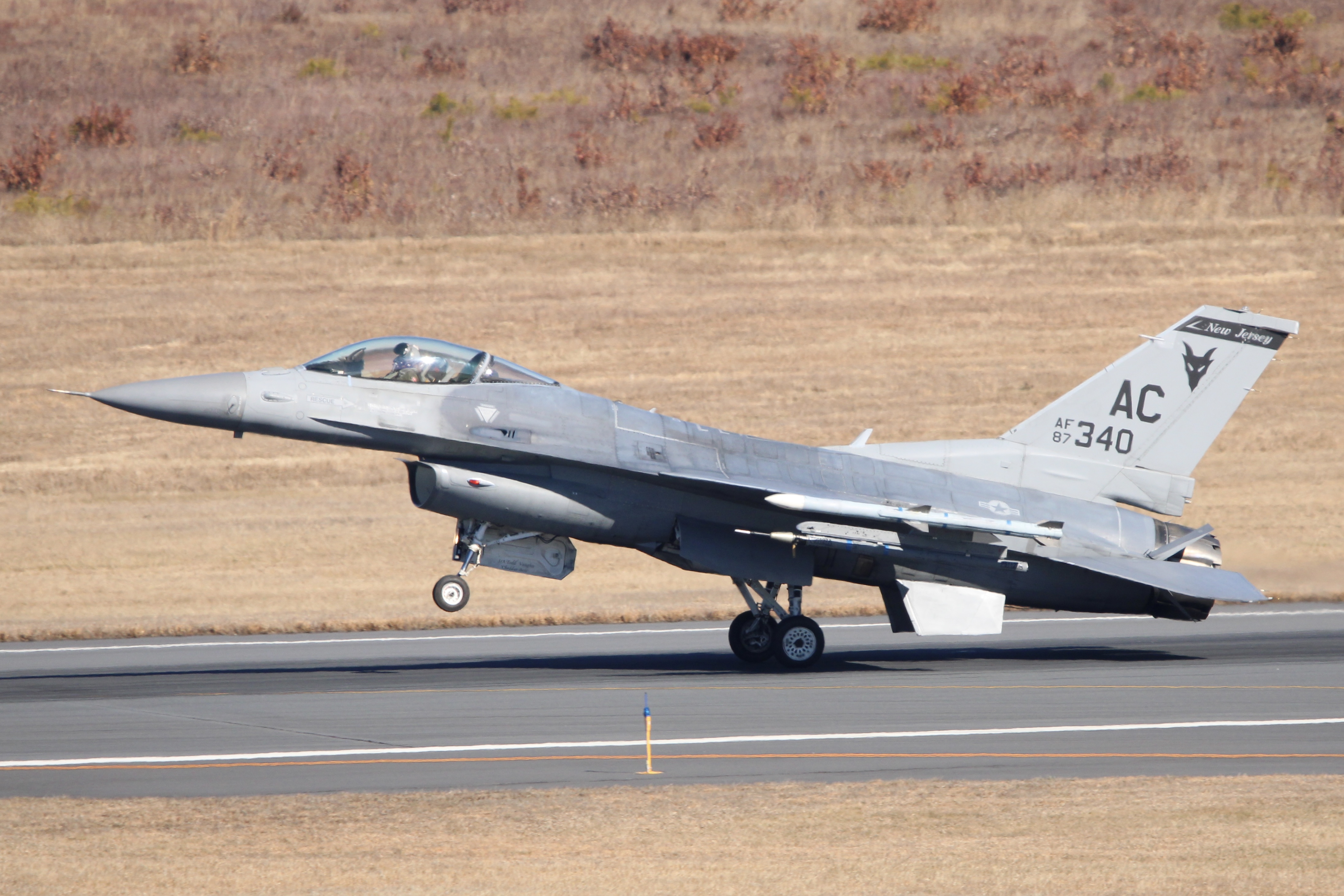 Full size: USAF - United States Air Force General Dynamics F-16 Fighting Falcon 87-0340 at Atlantic City International Airport