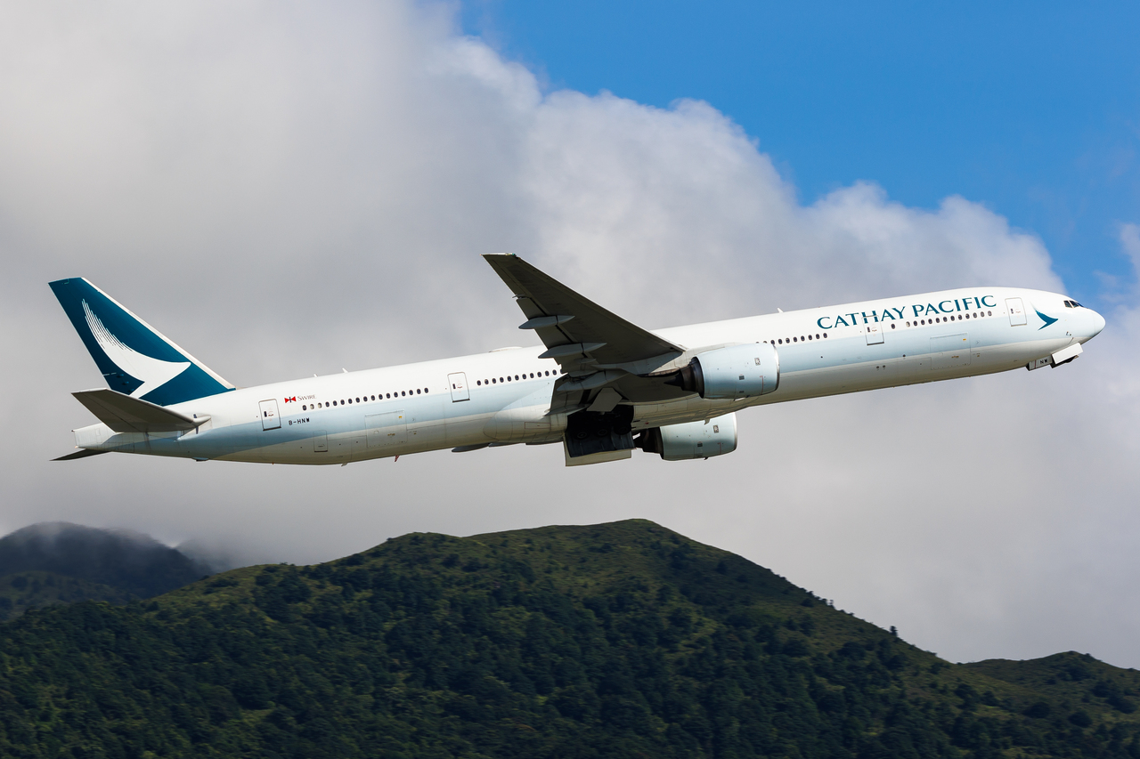 Full size: Cathay Pacific Boeing 777-300 B-HNW at Hong Kong International Airport