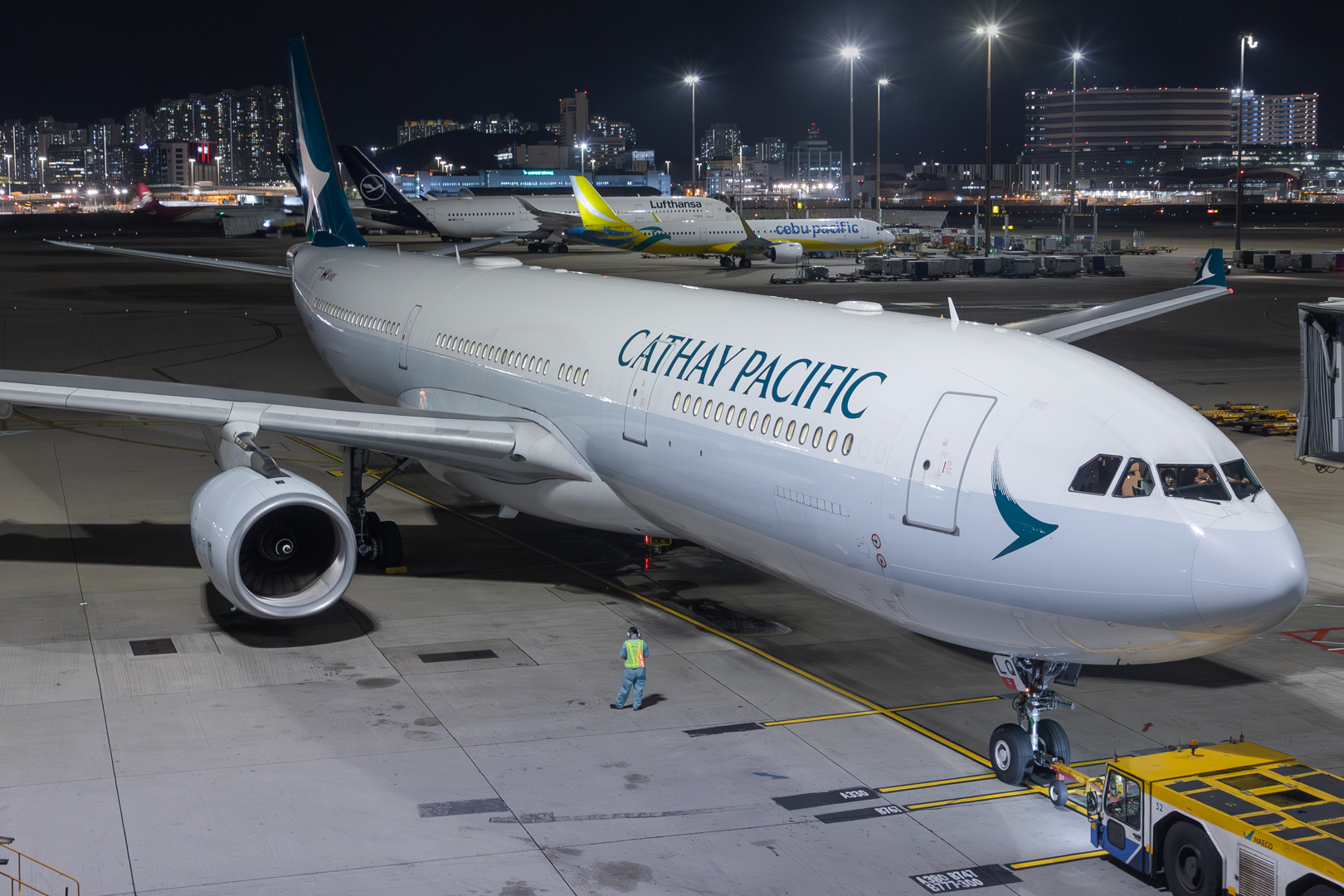 Full size: Cathay Pacific Airbus A330-300 B-HLQ at Hong Kong International Airport