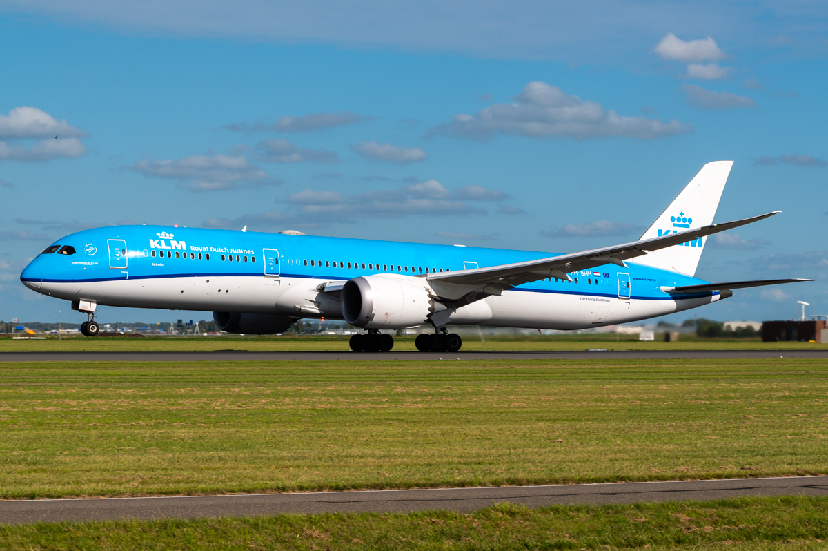 Full size: KLM Boeing 787-9 PH-BHH at Amsterdam Schiphol Airport